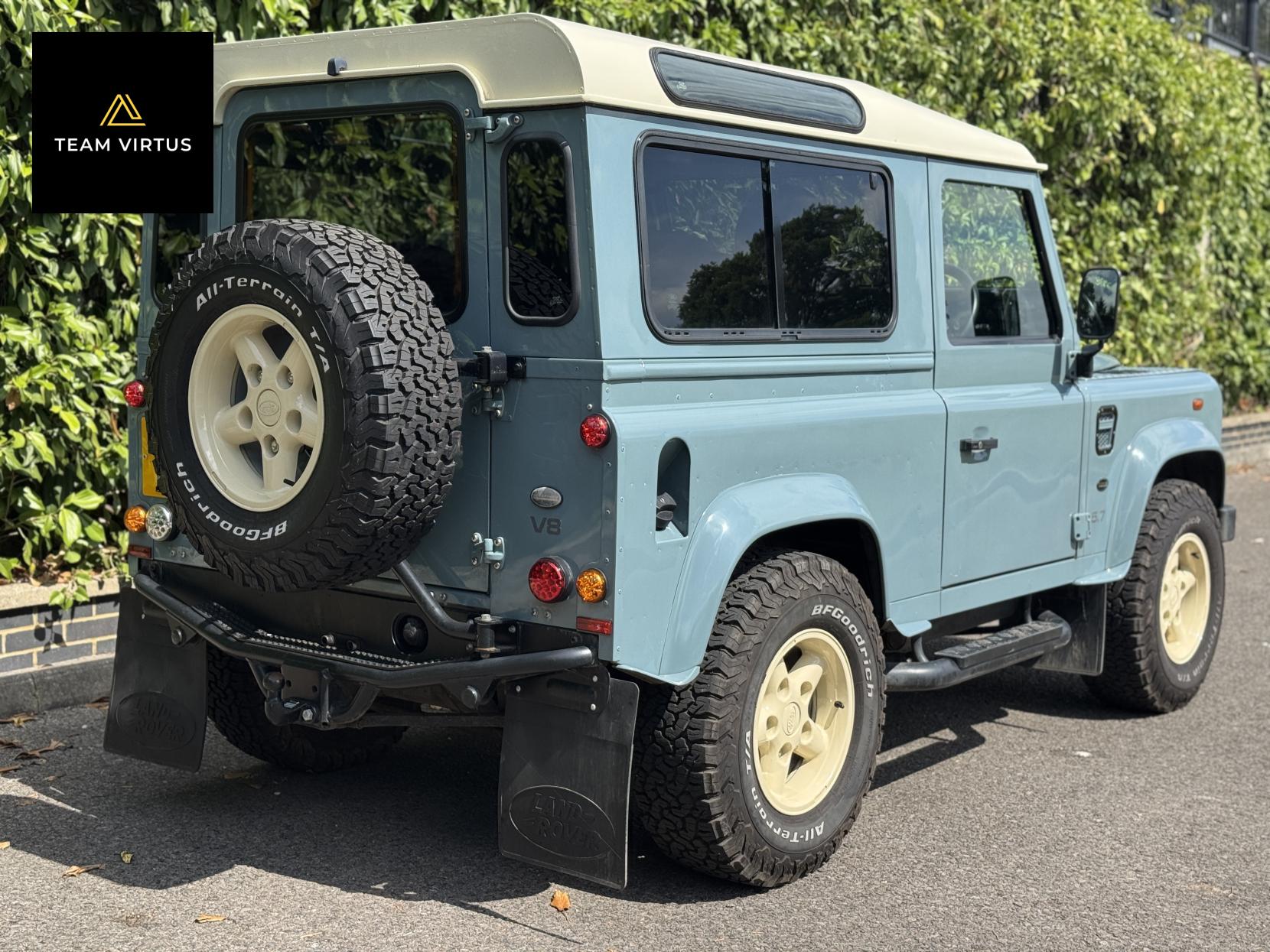 Land Rover Defender 90 2.5 TD5 County Hard Top SUV Diesel Manual SWB (282 g/km, 120 bhp)