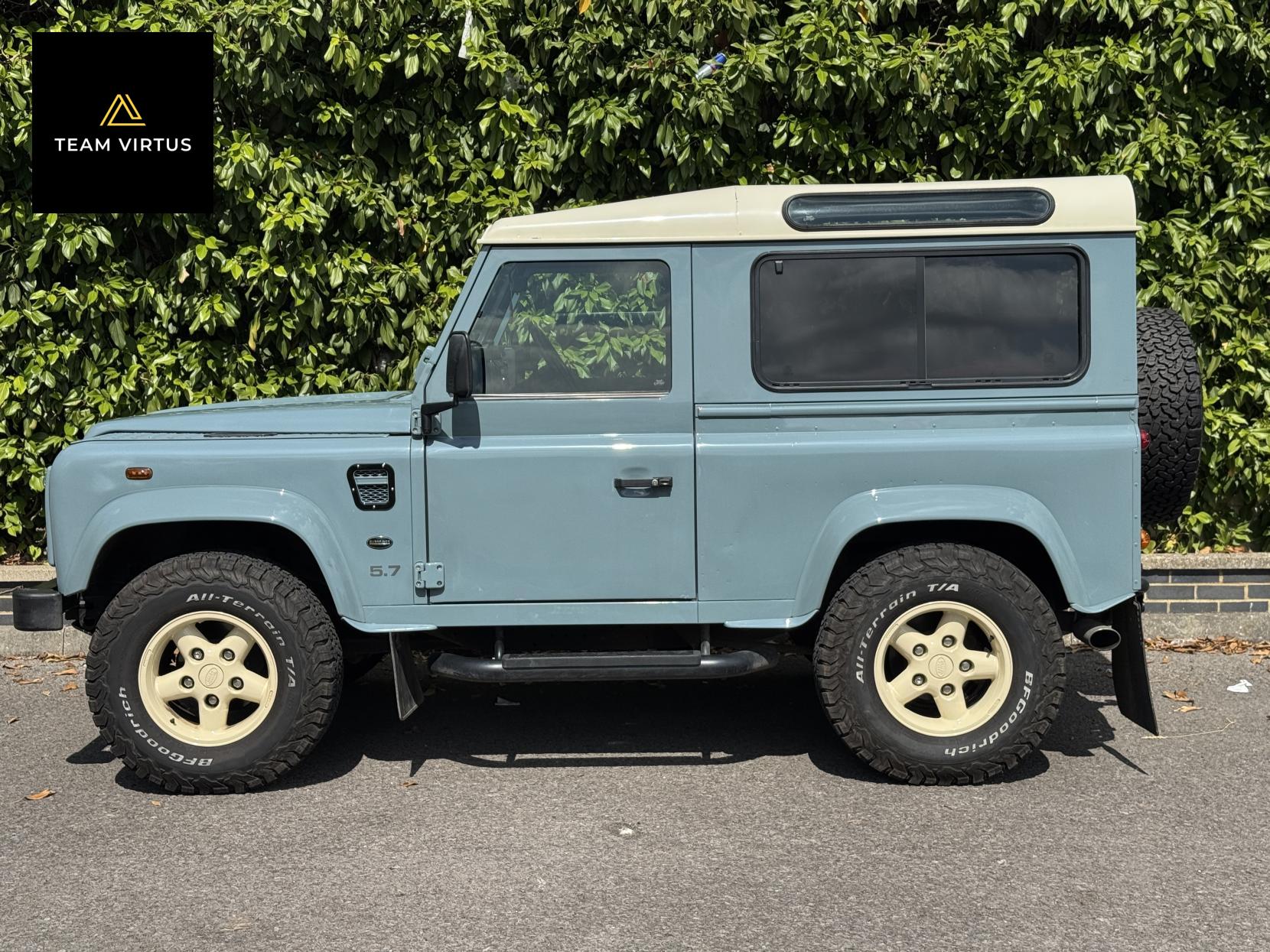 Land Rover Defender 90 2.5 TD5 County Hard Top SUV Diesel Manual SWB (282 g/km, 120 bhp)