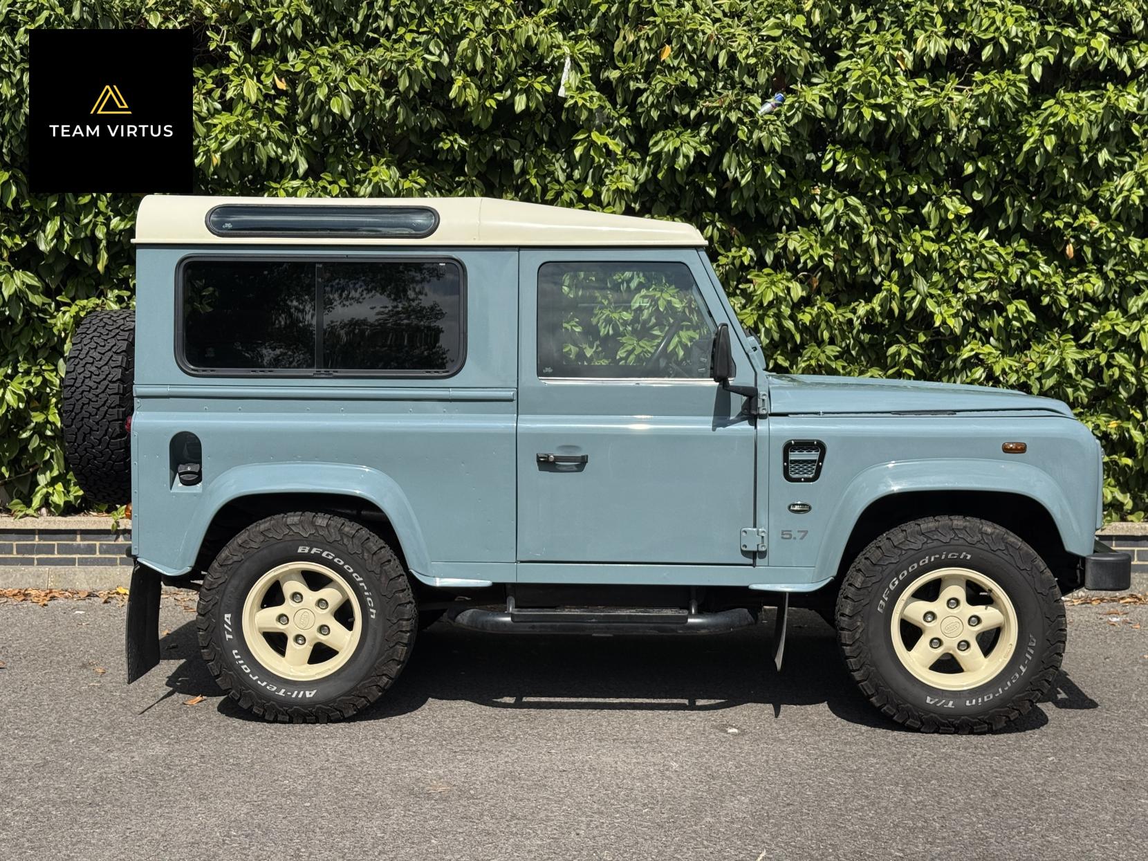 Land Rover Defender 90 2.5 TD5 County Hard Top SUV Diesel Manual SWB (282 g/km, 120 bhp)