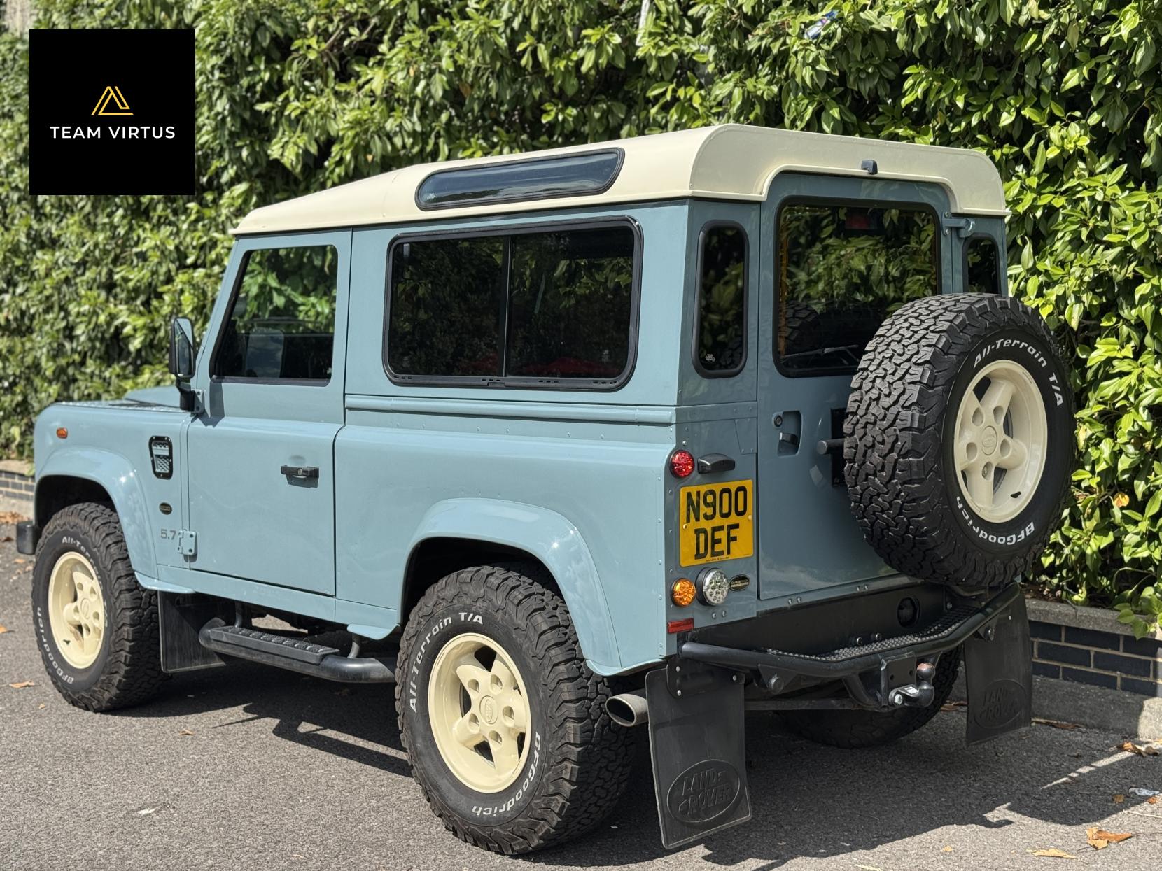 Land Rover Defender 90 2.5 TD5 County Hard Top SUV Diesel Manual SWB (282 g/km, 120 bhp)