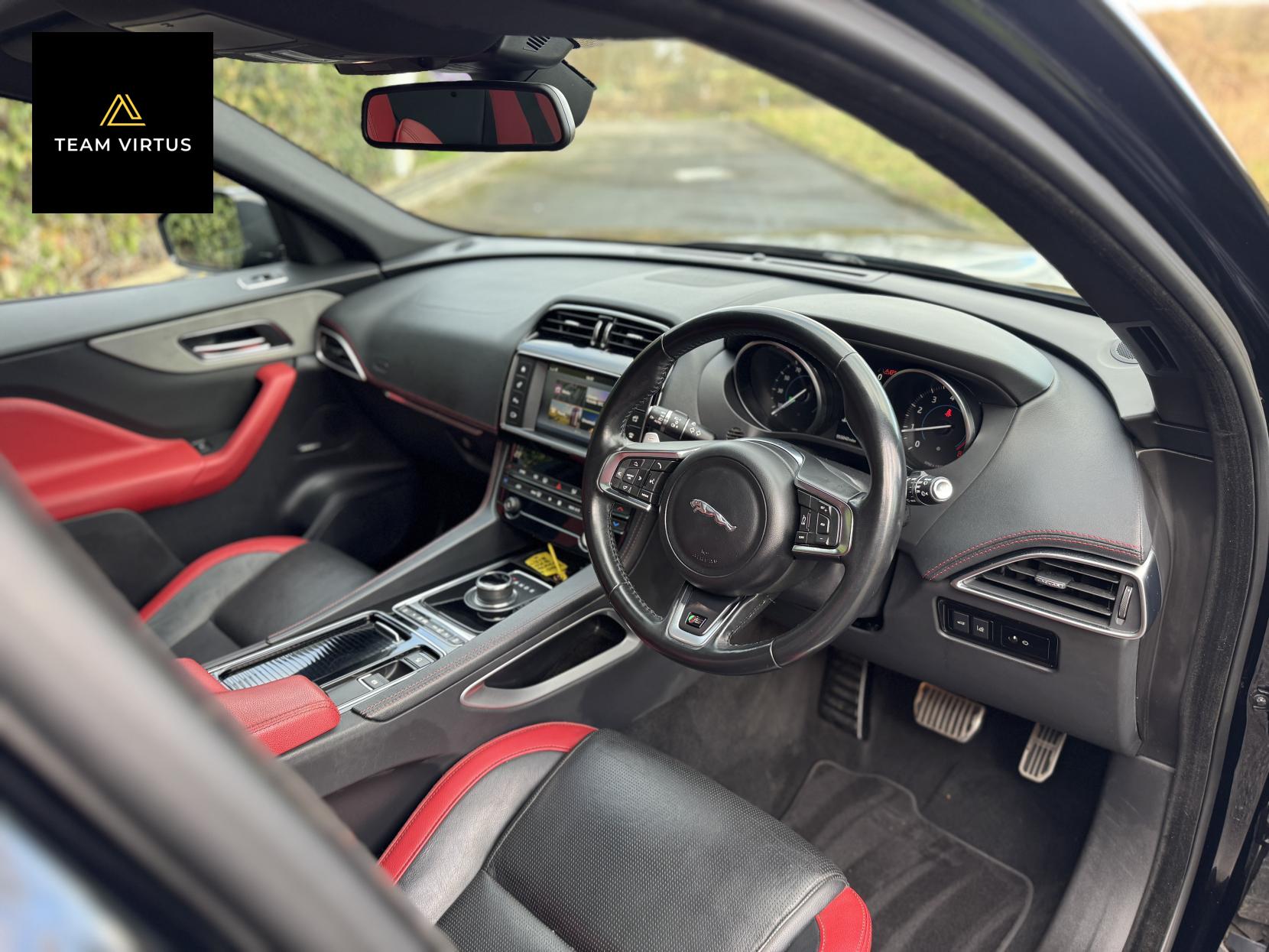 Jaguar F-PACE 3.0 V6 S SUV 5dr Petrol Auto AWD Euro 6 (s/s) (380 ps)