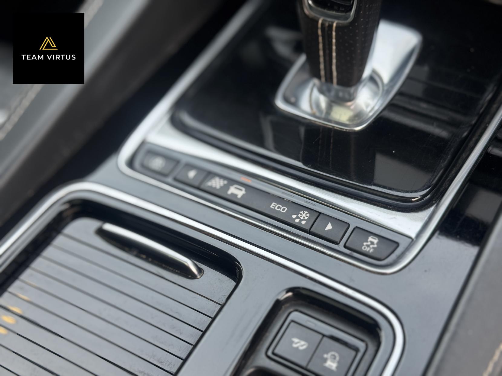 Jaguar F-PACE 5.0 V8 SVR SUV 5dr Petrol Quickshift AWD Euro 6 (s/s) (550 ps)