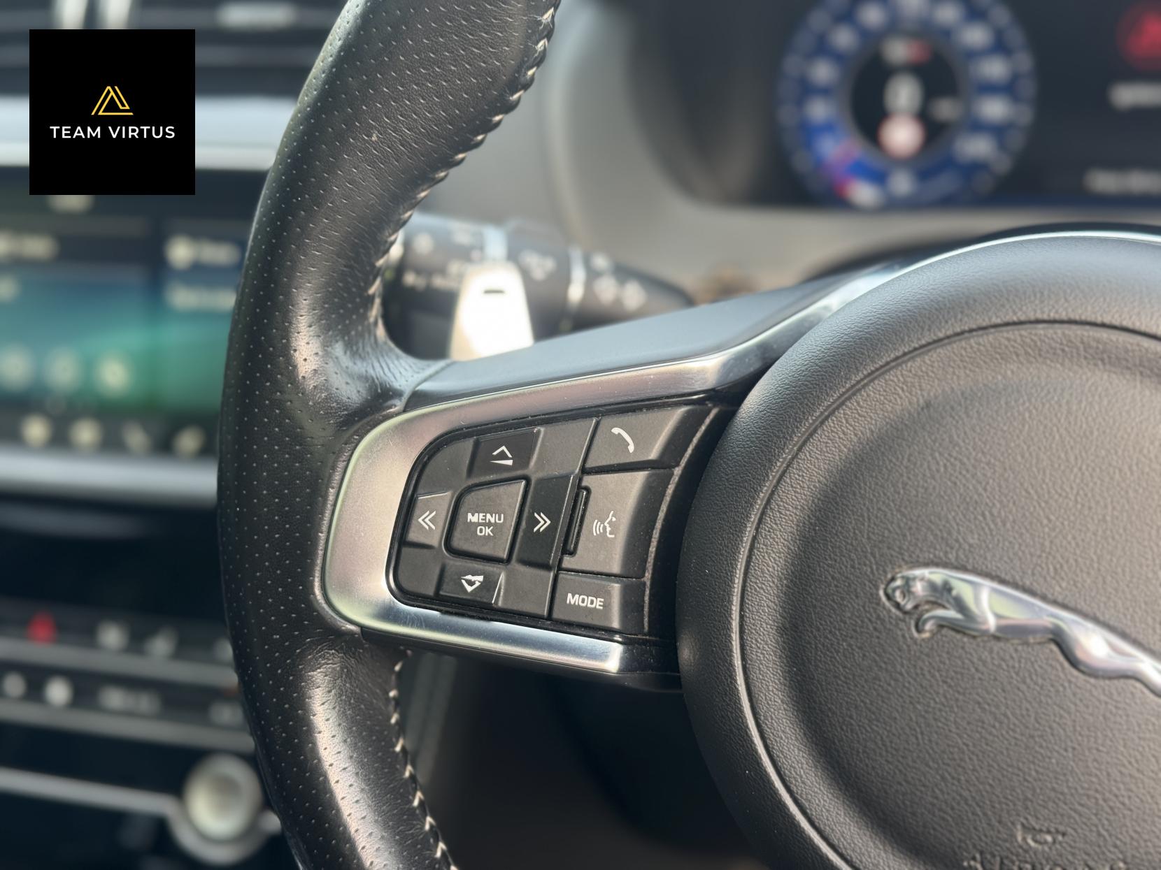 Jaguar F-PACE 5.0 V8 SVR SUV 5dr Petrol Quickshift AWD Euro 6 (s/s) (550 ps)