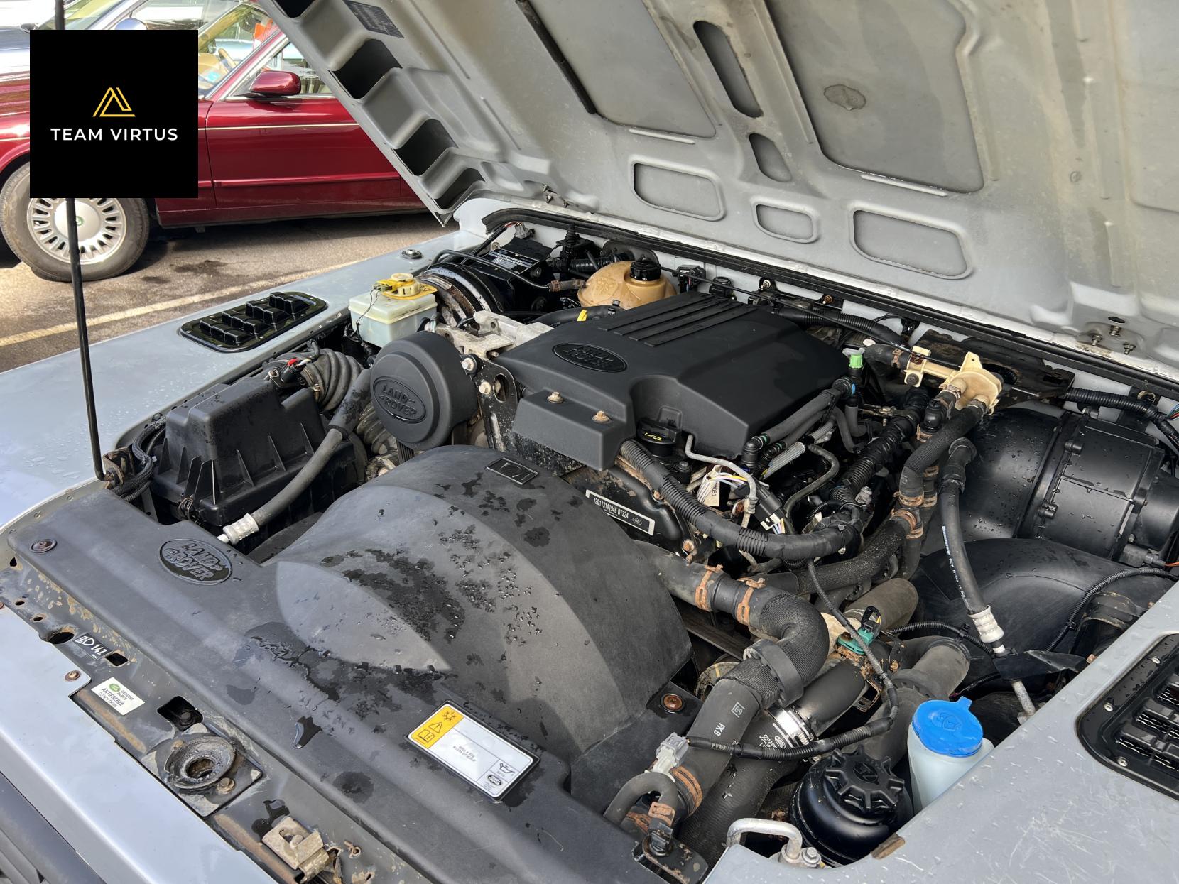 Land Rover Defender 110 2.2 TDCi Utility Wagon Double Cab 5dr Diesel Manual 4WD MWB Euro 5 (122 ps)