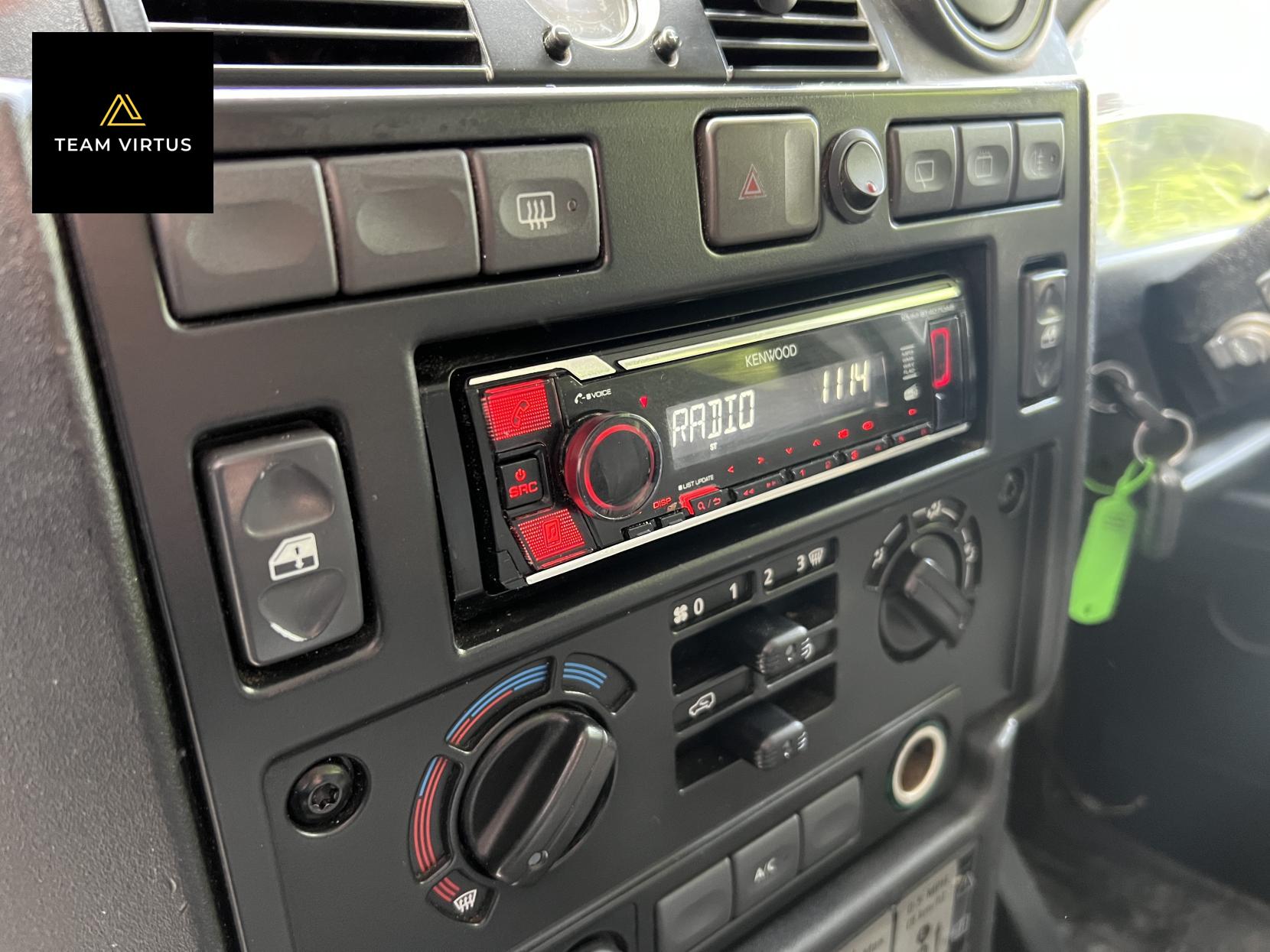 Land Rover Defender 110 2.2 TDCi Utility Wagon Double Cab 5dr Diesel Manual 4WD MWB Euro 5 (122 ps)