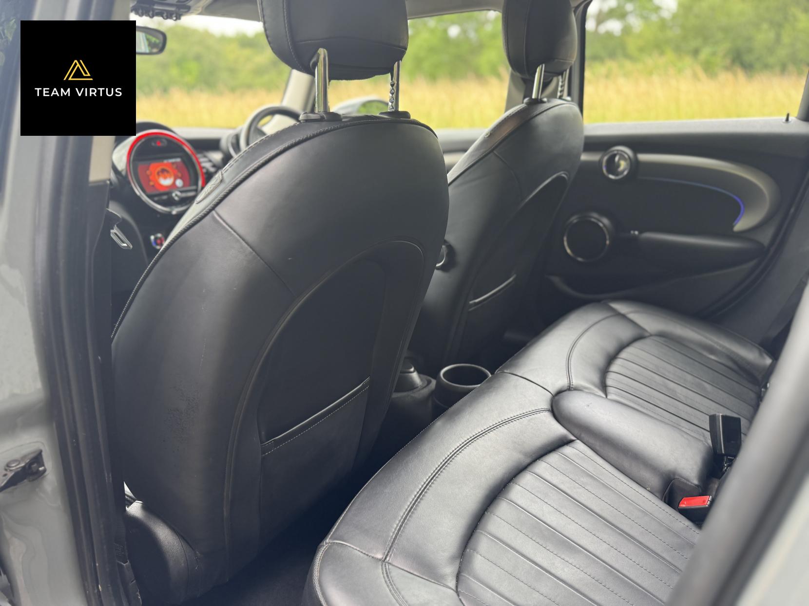 MINI Hatch 1.5 Cooper Exclusive Hatchback 5dr Petrol Manual Euro 6 (s/s) (136 ps)