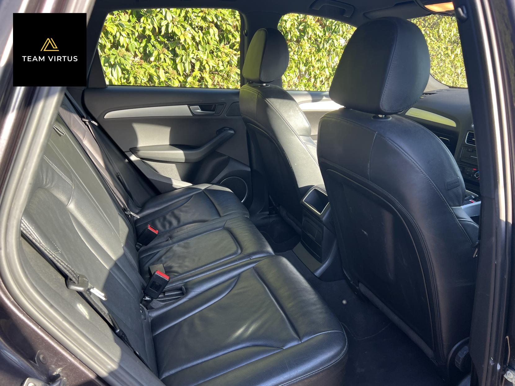 Audi Q5 2.0 TFSI S line SUV 5dr Petrol Manual quattro Euro 5 (s/s) (180 ps)