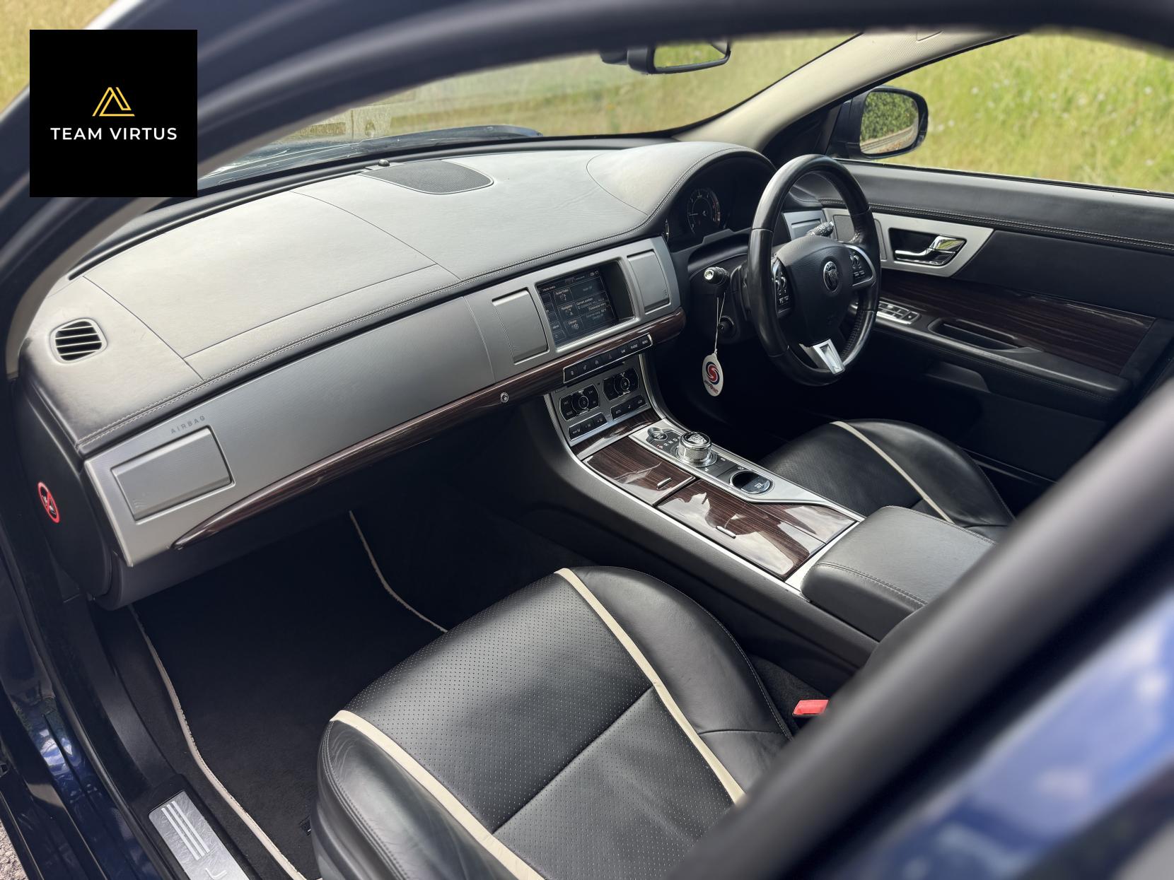 Jaguar XF 2.2d Portfolio Sportbrake 5dr Diesel Auto Euro 5 (s/s) (200 ps)