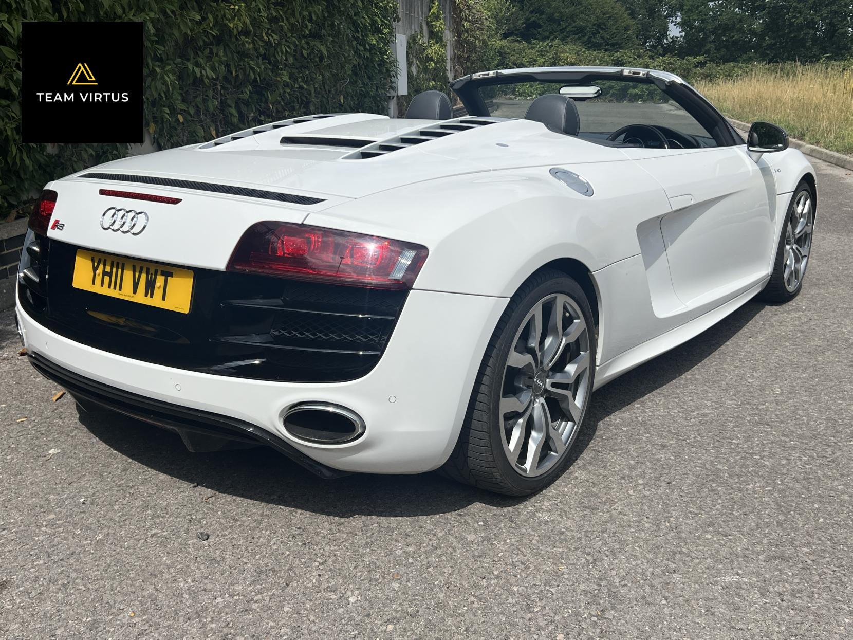 Audi R8 5.2 FSI V10 Spyder 2dr Petrol Manual quattro Euro 5 (525 ps)