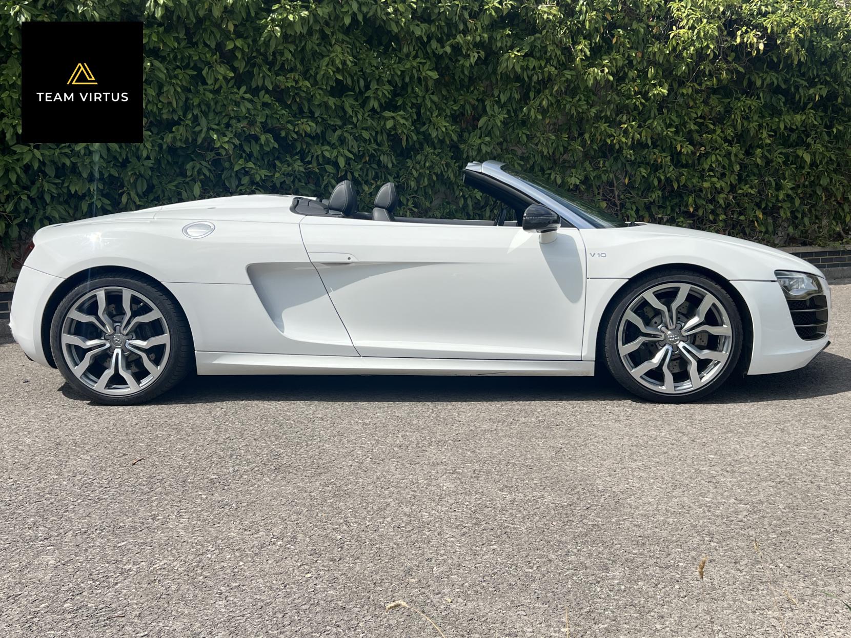 Audi R8 5.2 FSI V10 Spyder 2dr Petrol Manual quattro Euro 5 (525 ps)