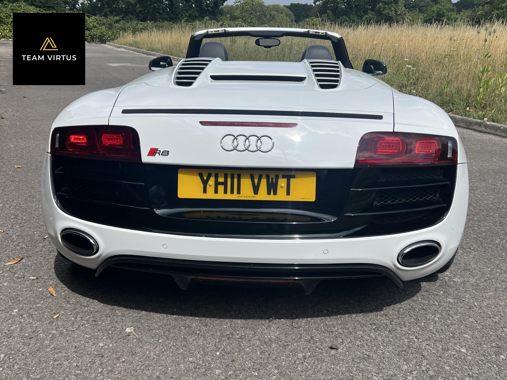 Audi R8 5.2 FSI V10 Spyder 2dr Petrol Manual quattro Euro 5 (525 ps)