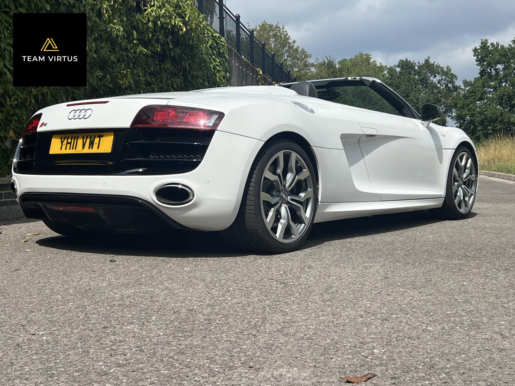 Audi R8 5.2 FSI V10 Spyder 2dr Petrol Manual quattro Euro 5 (525 ps)