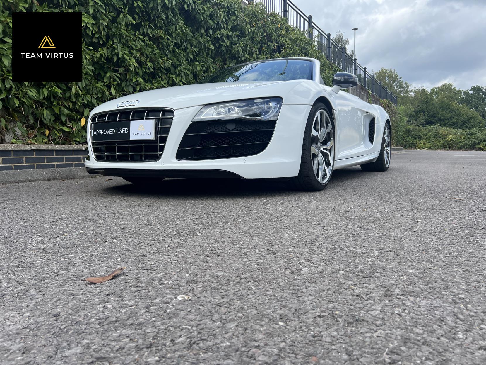 Audi R8 5.2 FSI V10 Spyder 2dr Petrol Manual quattro Euro 5 (525 ps)