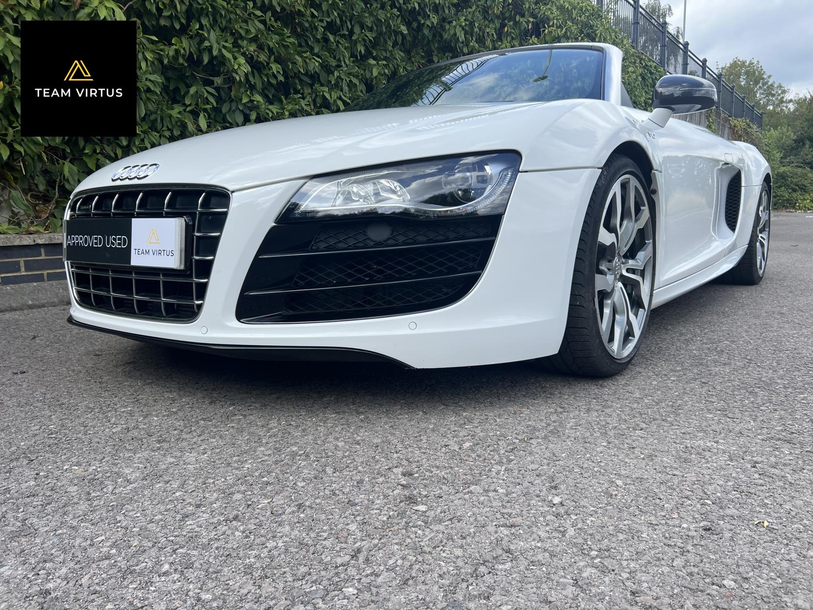 Audi R8 5.2 FSI V10 Spyder 2dr Petrol Manual quattro Euro 5 (525 ps)