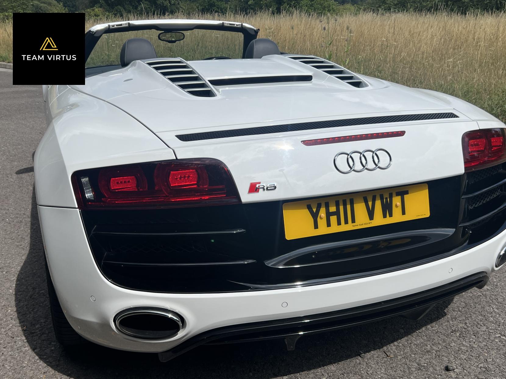 Audi R8 5.2 FSI V10 Spyder 2dr Petrol Manual quattro Euro 5 (525 ps)