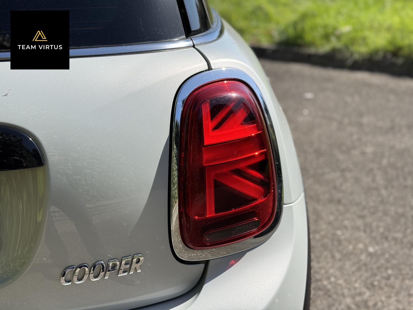 MINI Hatch 1.5 Cooper Sport Hatchback 3dr Petrol Steptronic Euro 6 (s/s) (136 ps)