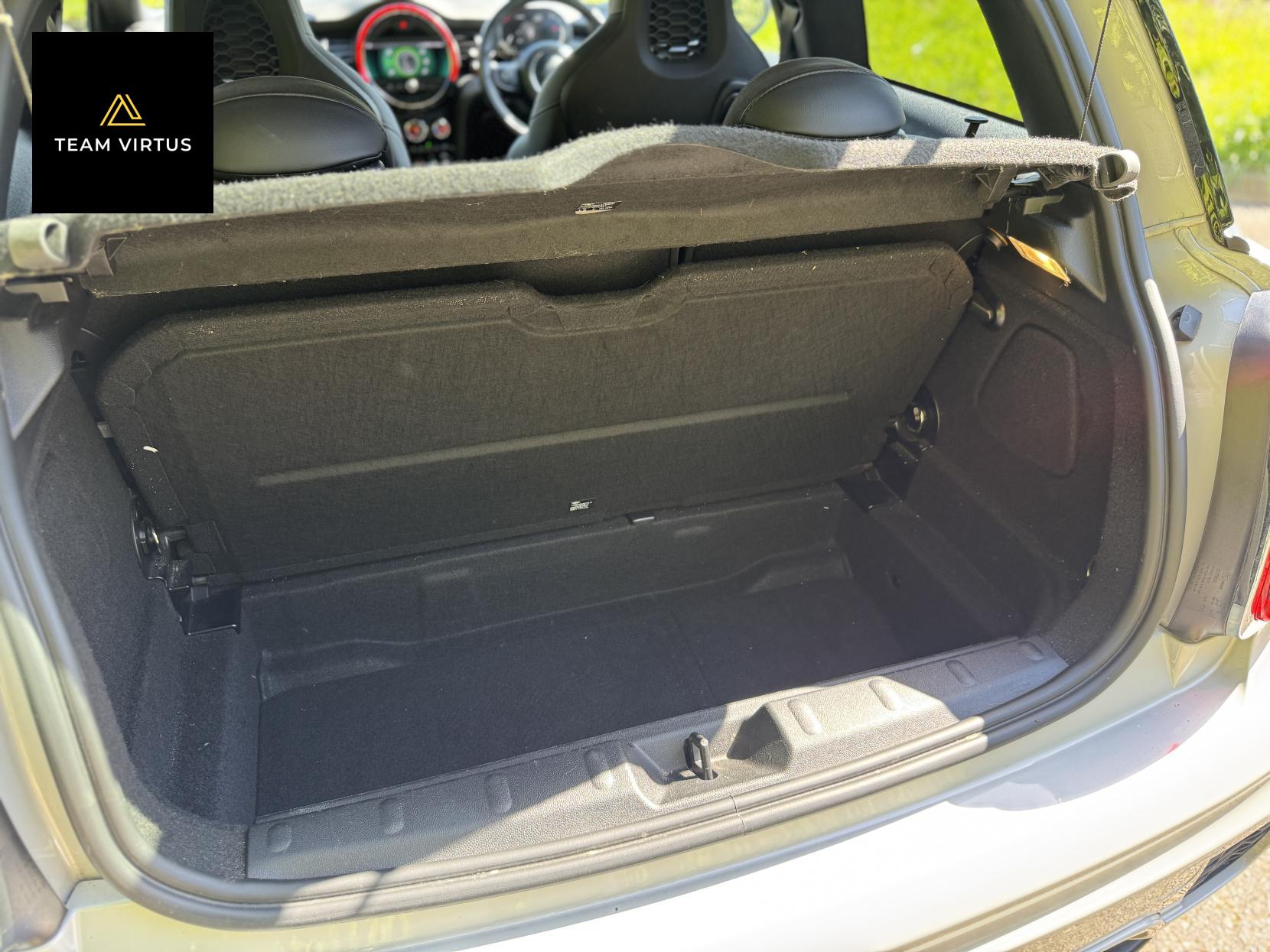 MINI Hatch 1.5 Cooper Sport Hatchback 3dr Petrol Steptronic Euro 6 (s/s) (136 ps)