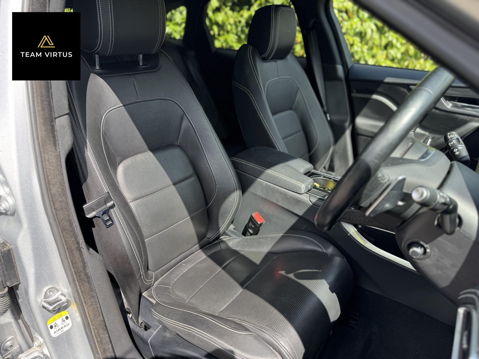 Jaguar F-PACE 3.0 D300 V6 S SUV 5dr Diesel Auto AWD Euro 6 (s/s) (300 ps)