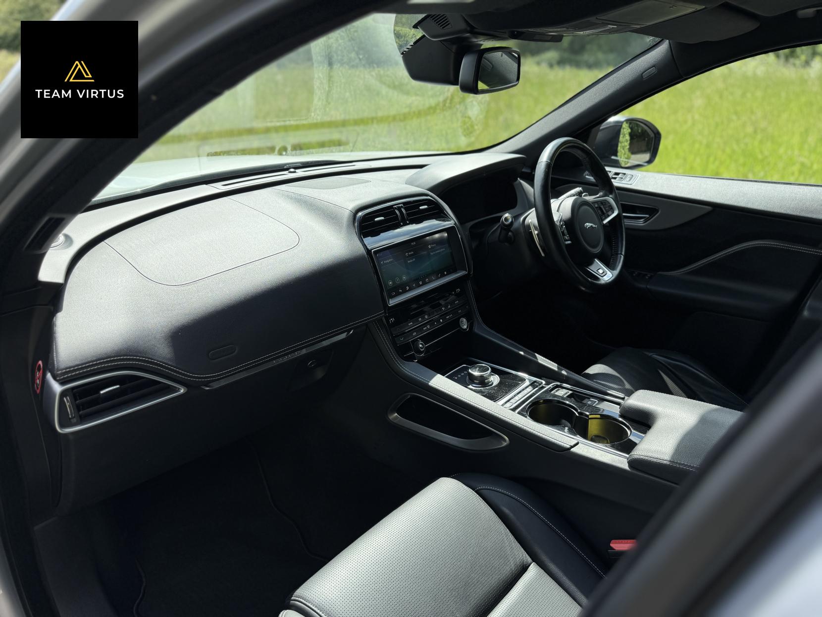 Jaguar F-PACE 3.0 D300 V6 S SUV 5dr Diesel Auto AWD Euro 6 (s/s) (300 ps)