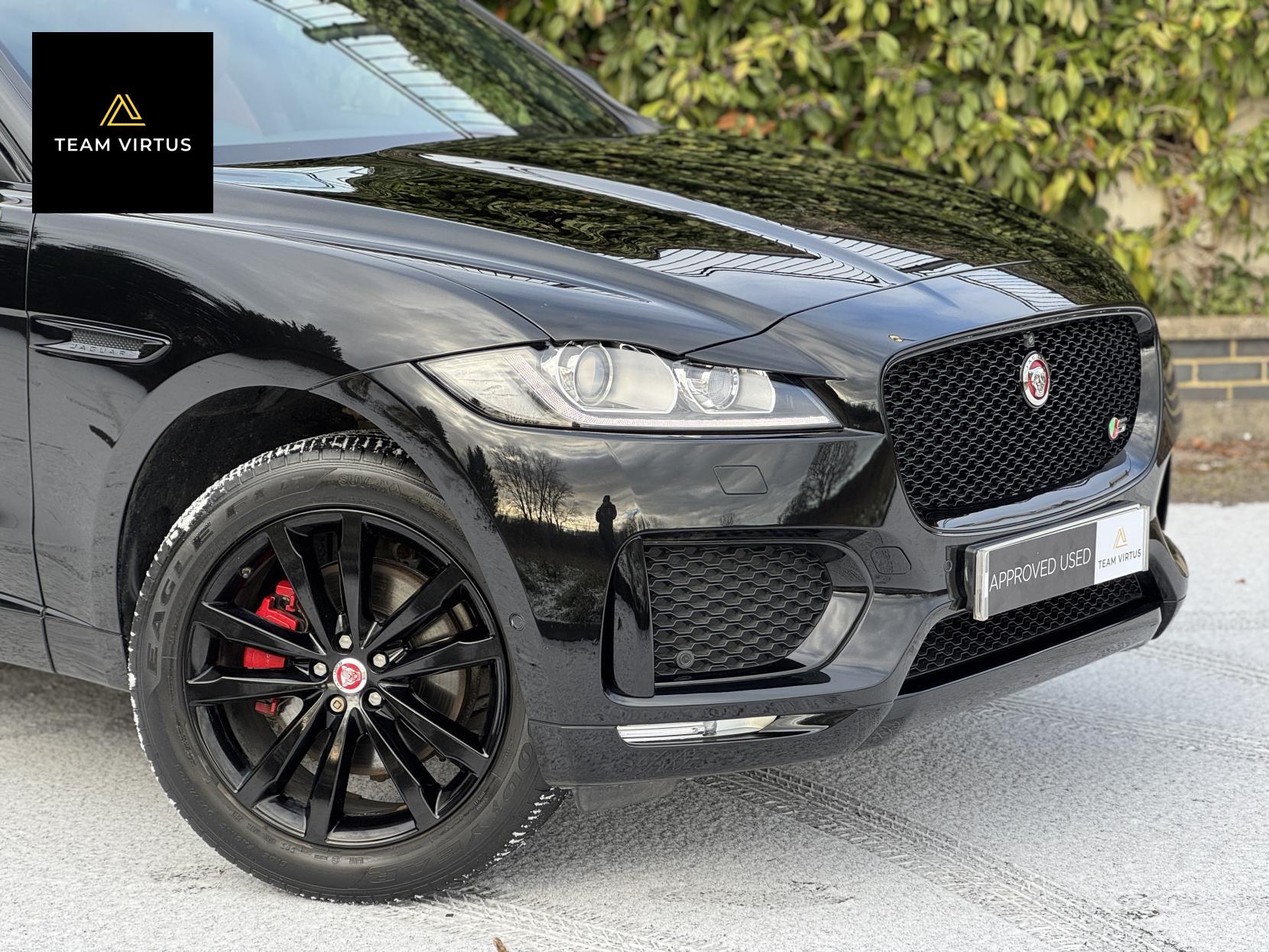 Jaguar F-PACE 3.0 S 375 s/c 3.0 V6 S SUV 5dr Petrol Auto AWD Euro 6 (s/s) (380 ps)