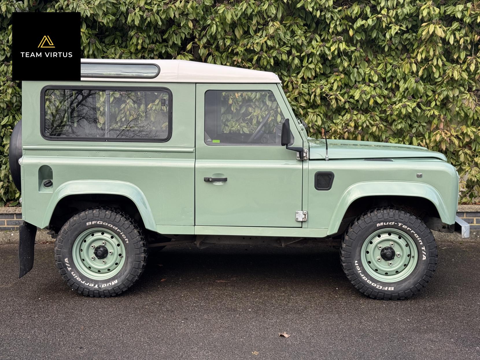 Land Rover Defender 90 300tdi