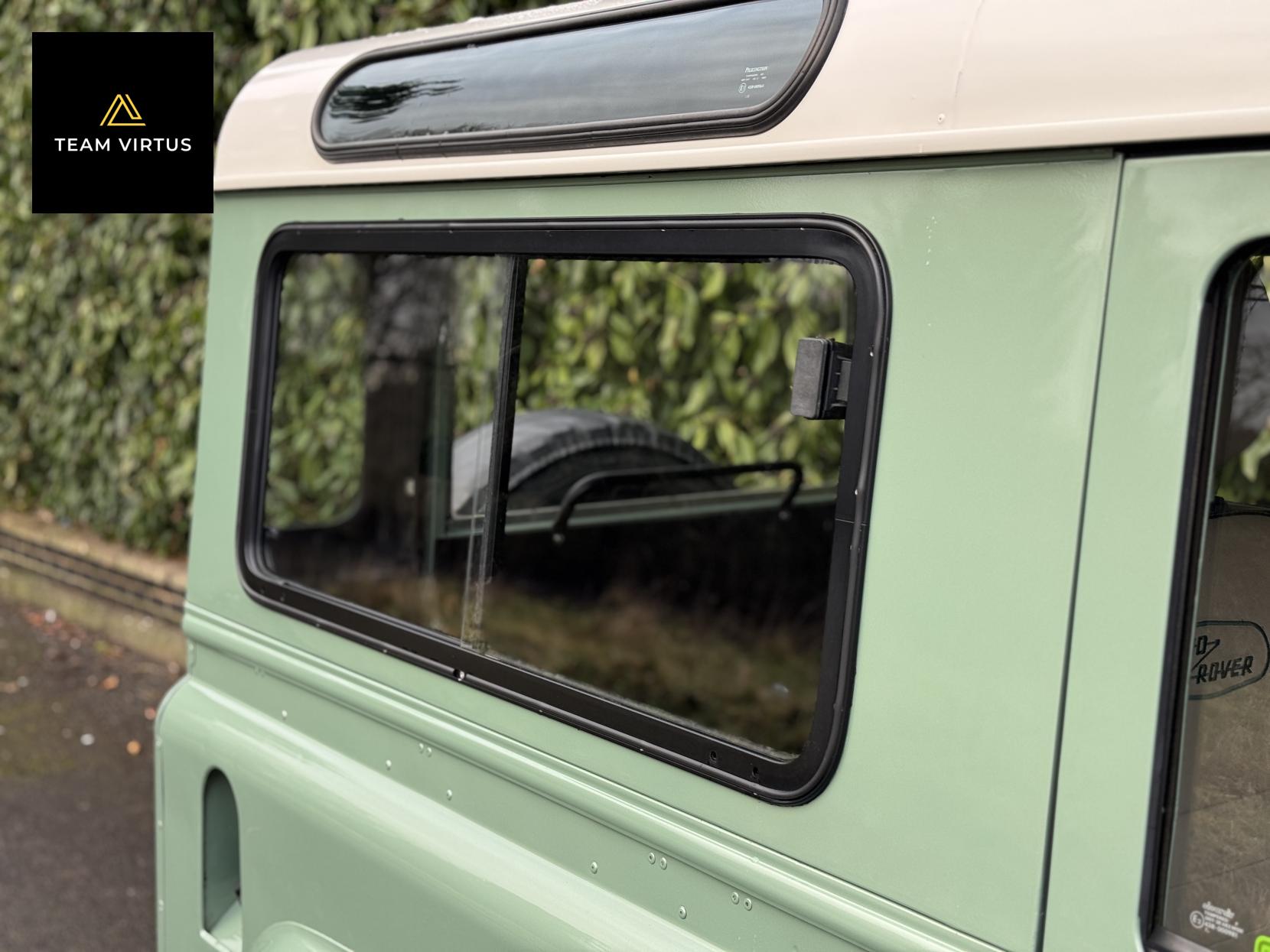 Land Rover Defender 90 300tdi