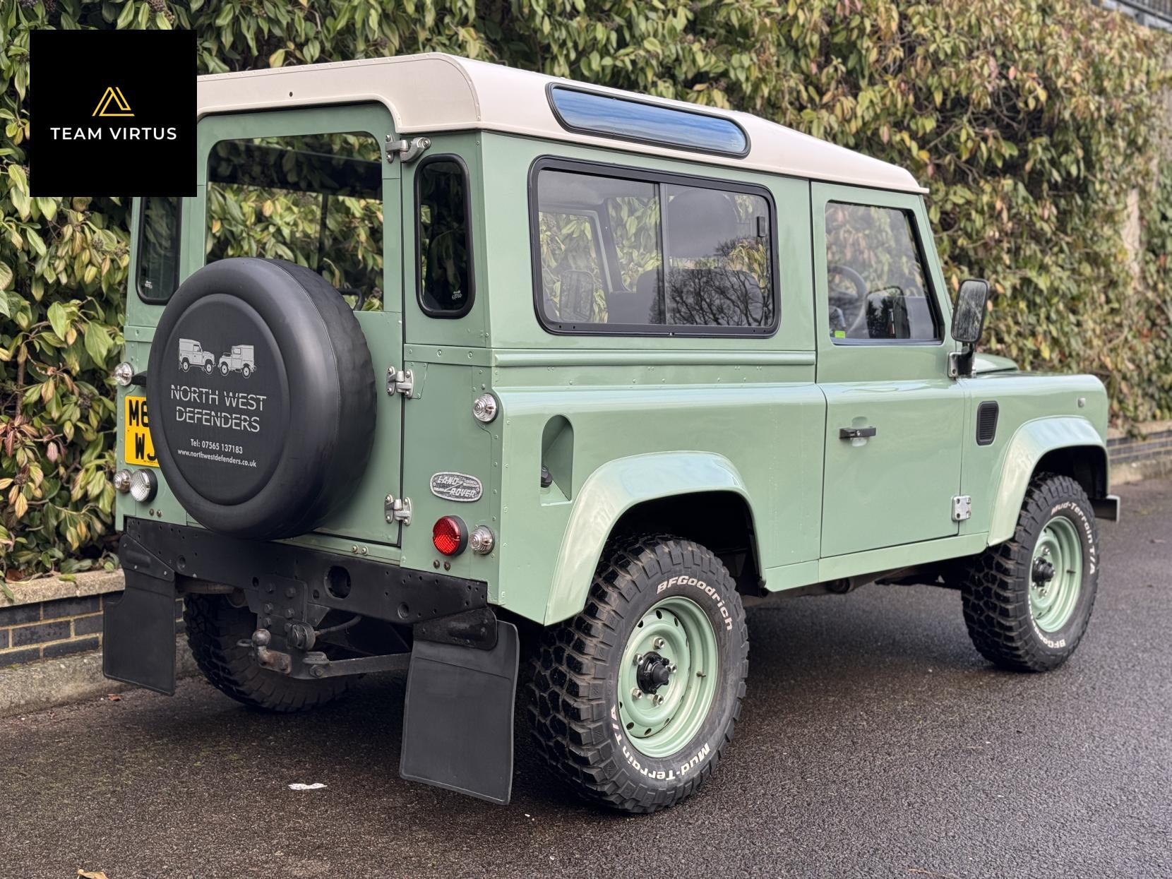 Land Rover Defender 90 300tdi