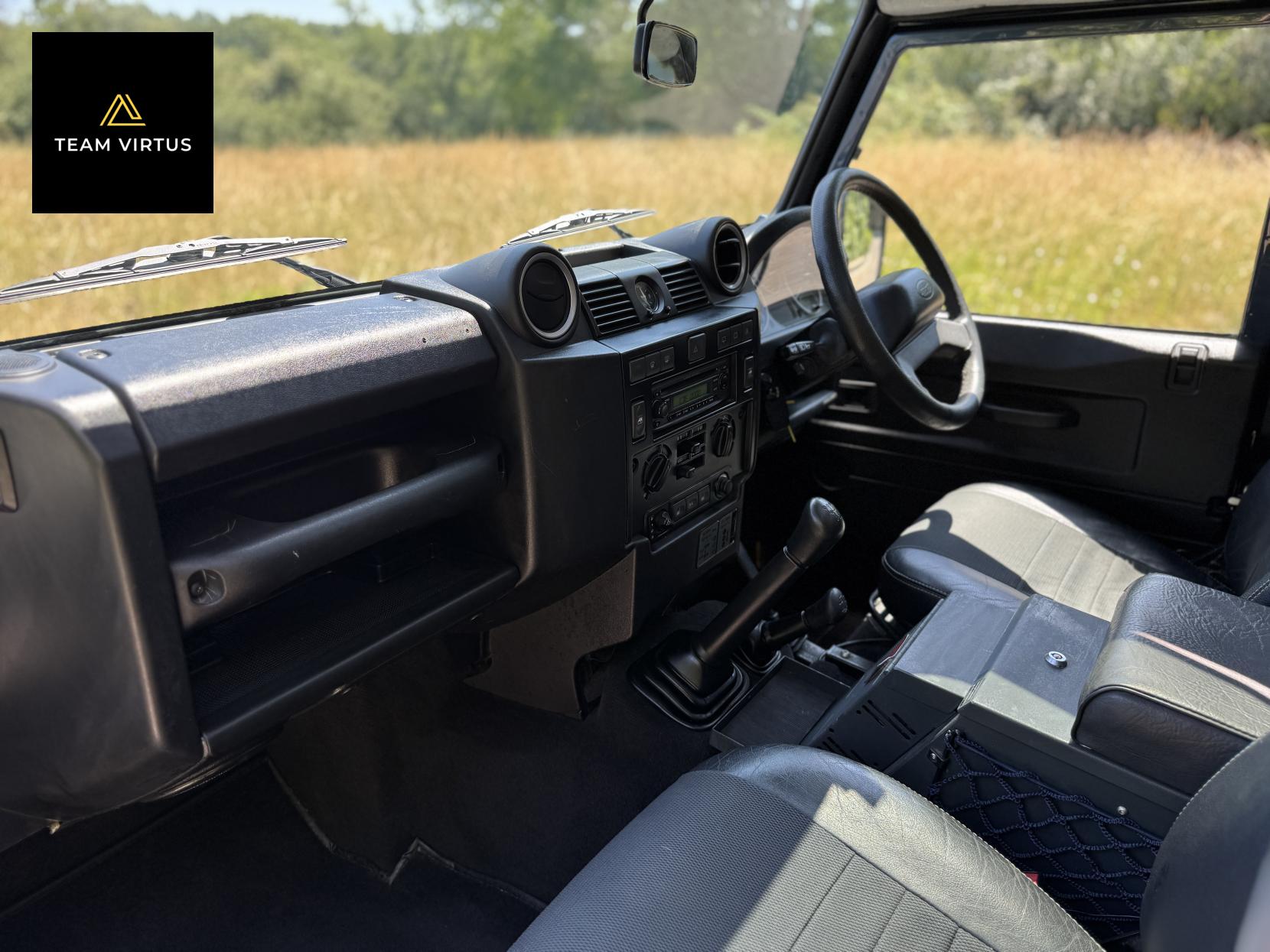 Land Rover Defender 90 2.4 TDCi XS SUV 3dr Diesel Manual 4WD SWB Euro 4 (122 bhp)