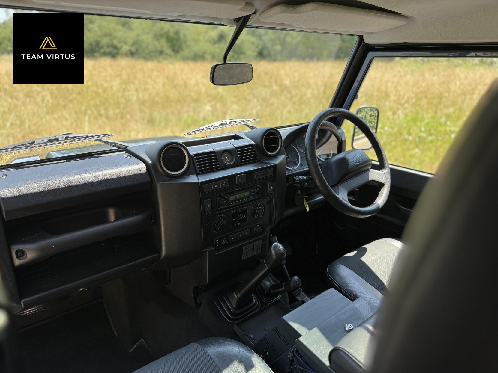 Land Rover Defender 90 2.4 TDCi XS SUV 3dr Diesel Manual 4WD SWB Euro 4 (122 bhp)