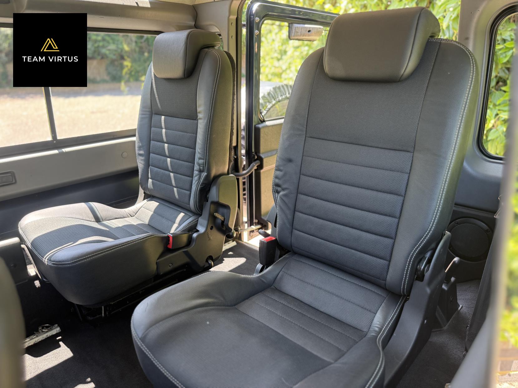 Land Rover Defender 90 2.4 TDCi XS SUV 3dr Diesel Manual 4WD SWB Euro 4 (122 bhp)