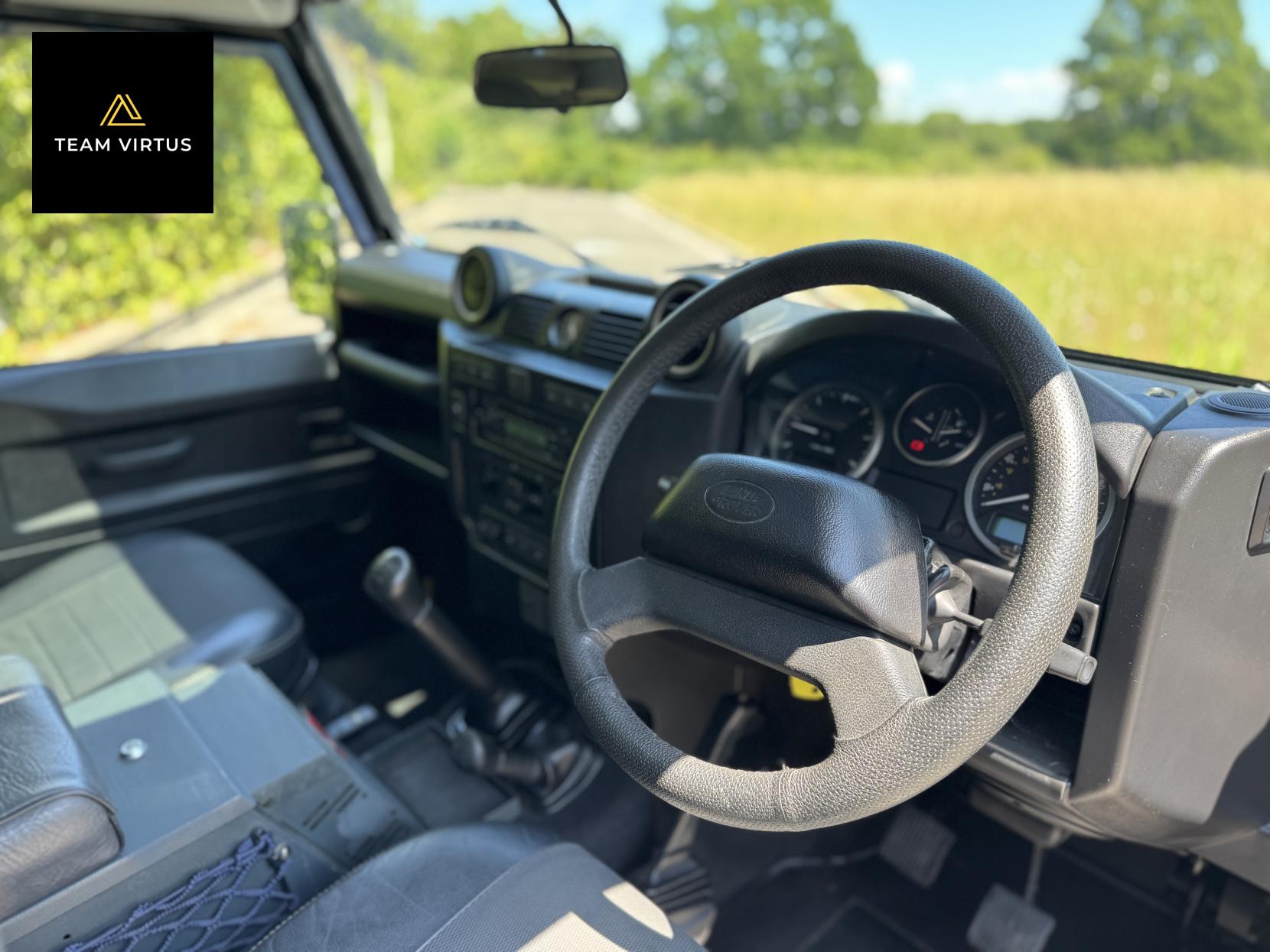 Land Rover Defender 90 2.4 TDCi XS SUV 3dr Diesel Manual 4WD SWB Euro 4 (122 bhp)