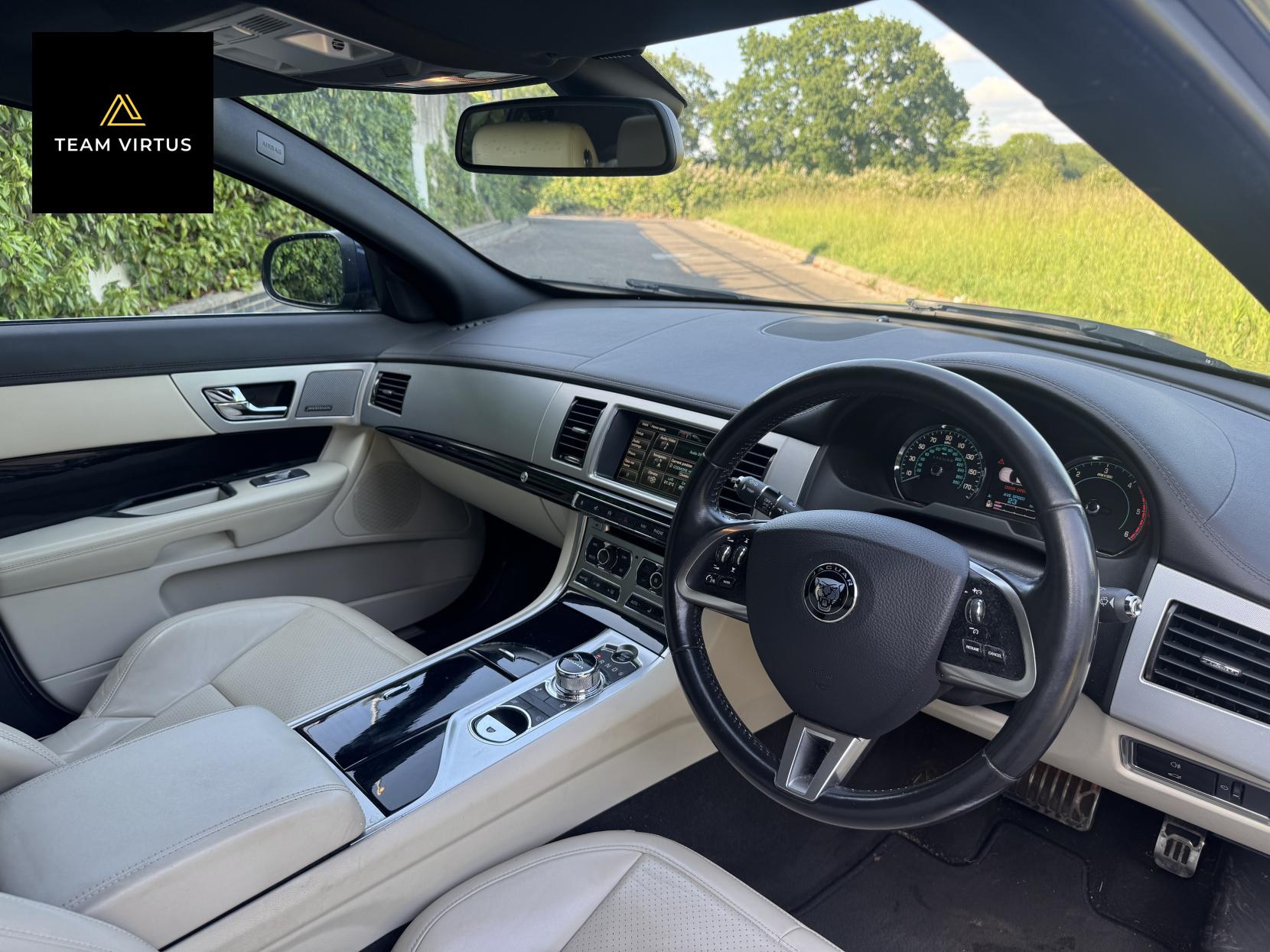 Jaguar XF 3.0d S V6 Premium Luxury Saloon 4dr Diesel Auto Euro 5 (s/s) (275 ps)