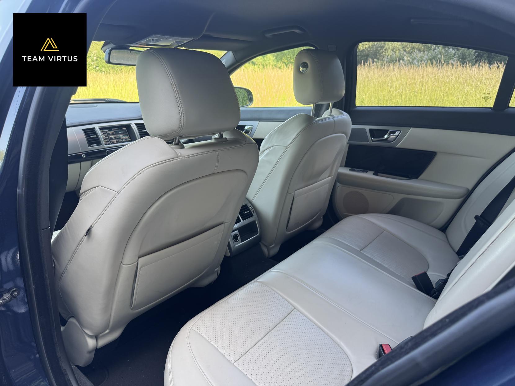 Jaguar XF 3.0d S V6 Premium Luxury Saloon 4dr Diesel Auto Euro 5 (s/s) (275 ps)