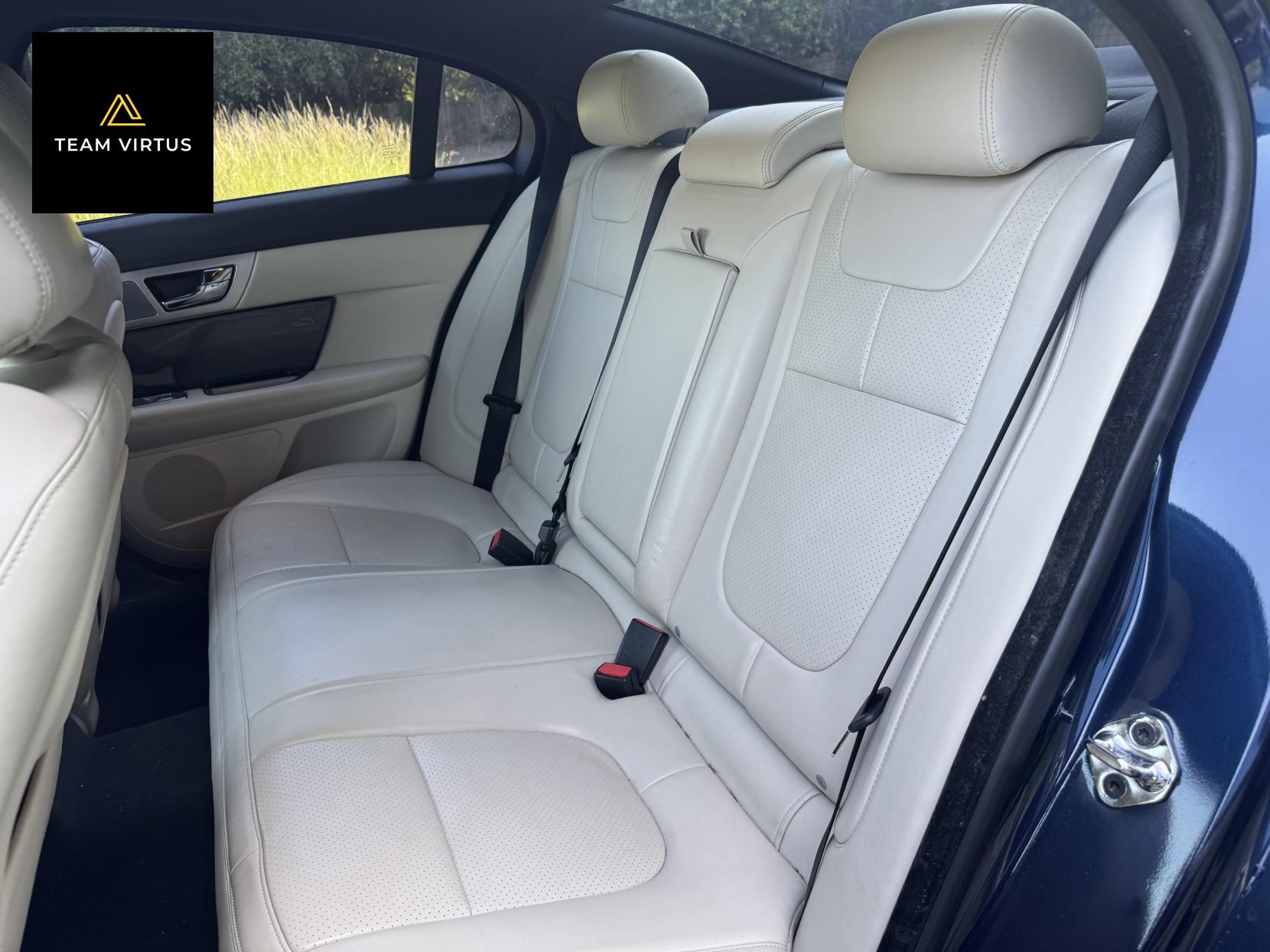 Jaguar XF 3.0d S V6 Premium Luxury Saloon 4dr Diesel Auto Euro 5 (s/s) (275 ps)