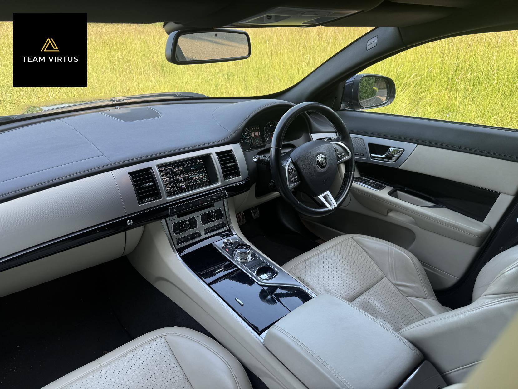 Jaguar XF 3.0d S V6 Premium Luxury Saloon 4dr Diesel Auto Euro 5 (s/s) (275 ps)