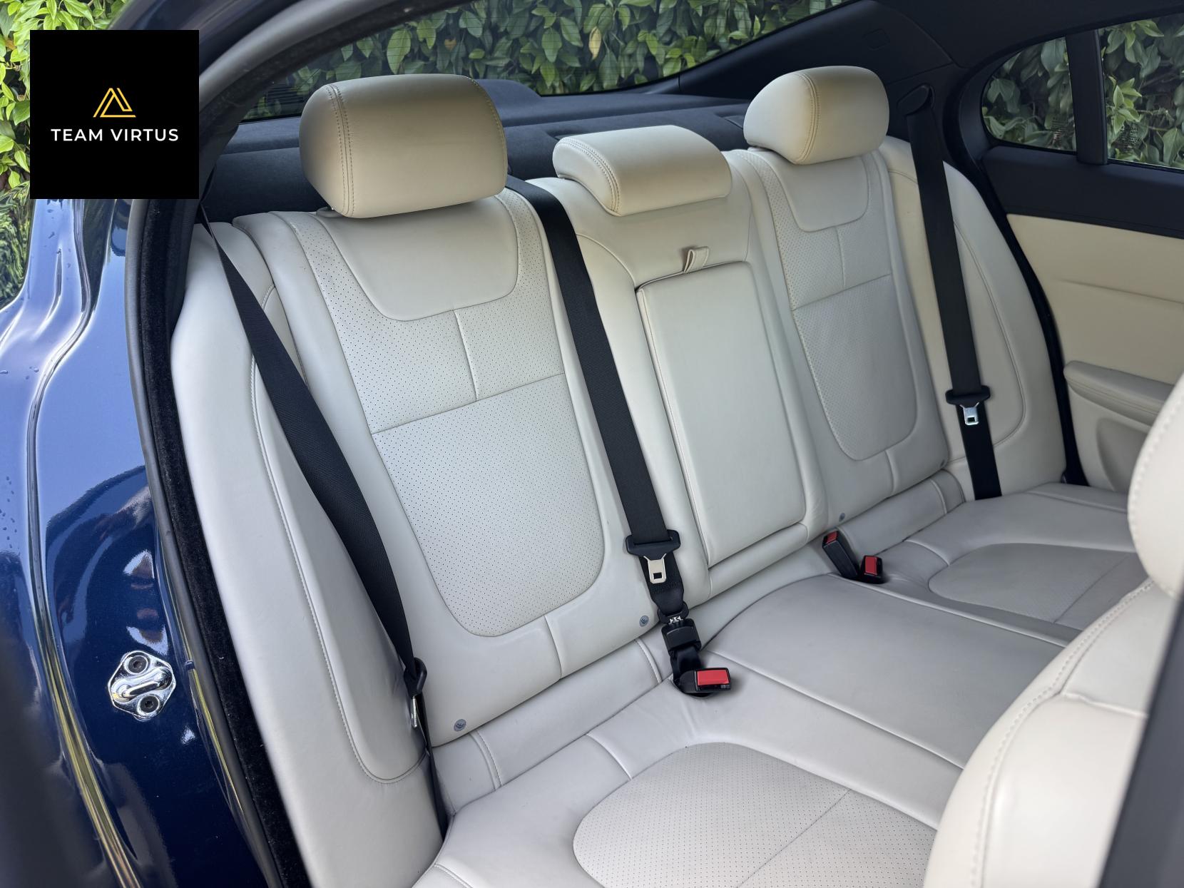 Jaguar XF 3.0d S V6 Premium Luxury Saloon 4dr Diesel Auto Euro 5 (s/s) (275 ps)