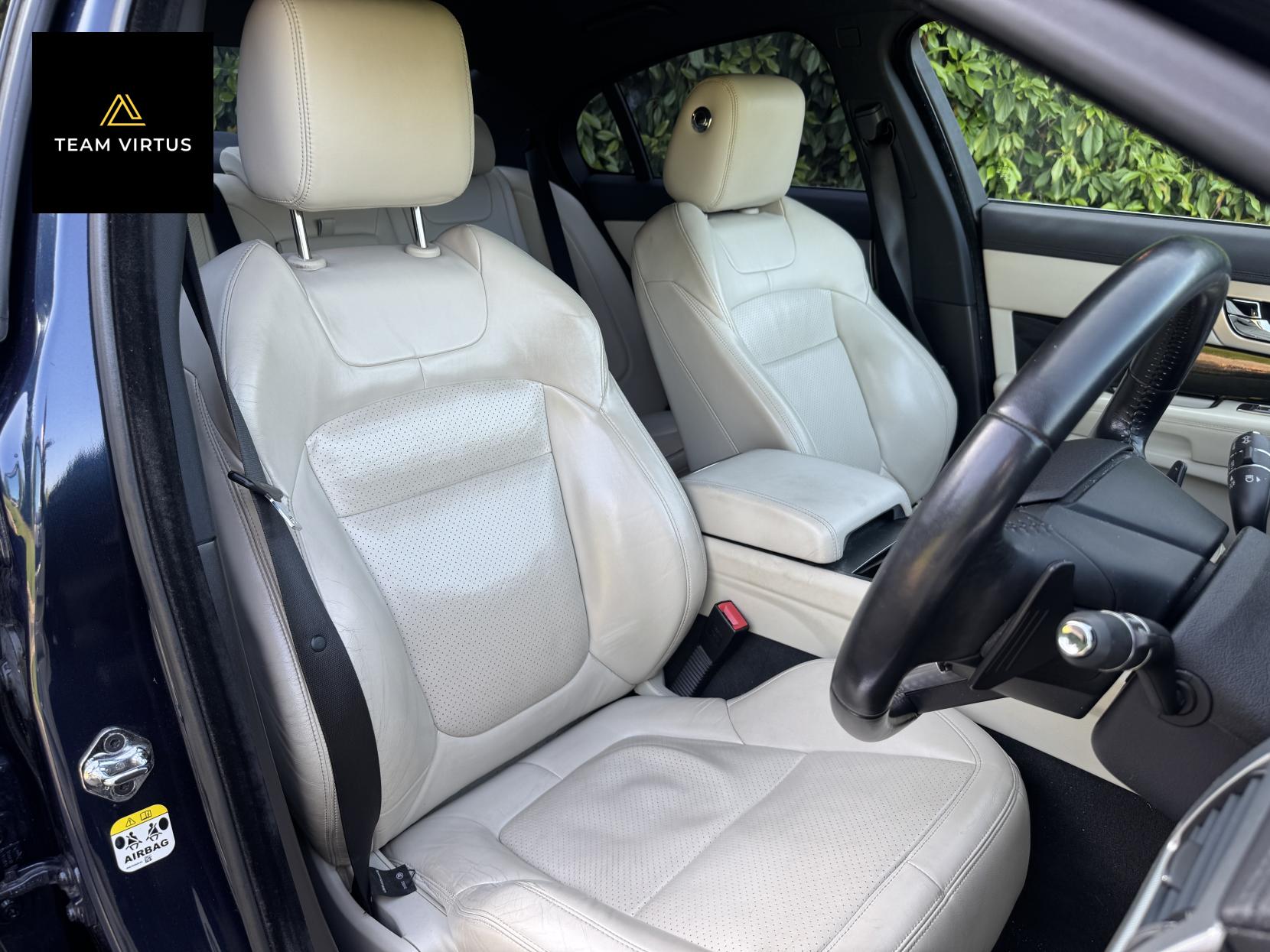 Jaguar XF 3.0d S V6 Premium Luxury Saloon 4dr Diesel Auto Euro 5 (s/s) (275 ps)