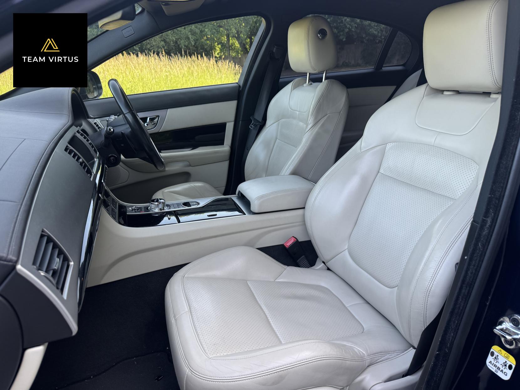 Jaguar XF 3.0d S V6 Premium Luxury Saloon 4dr Diesel Auto Euro 5 (s/s) (275 ps)