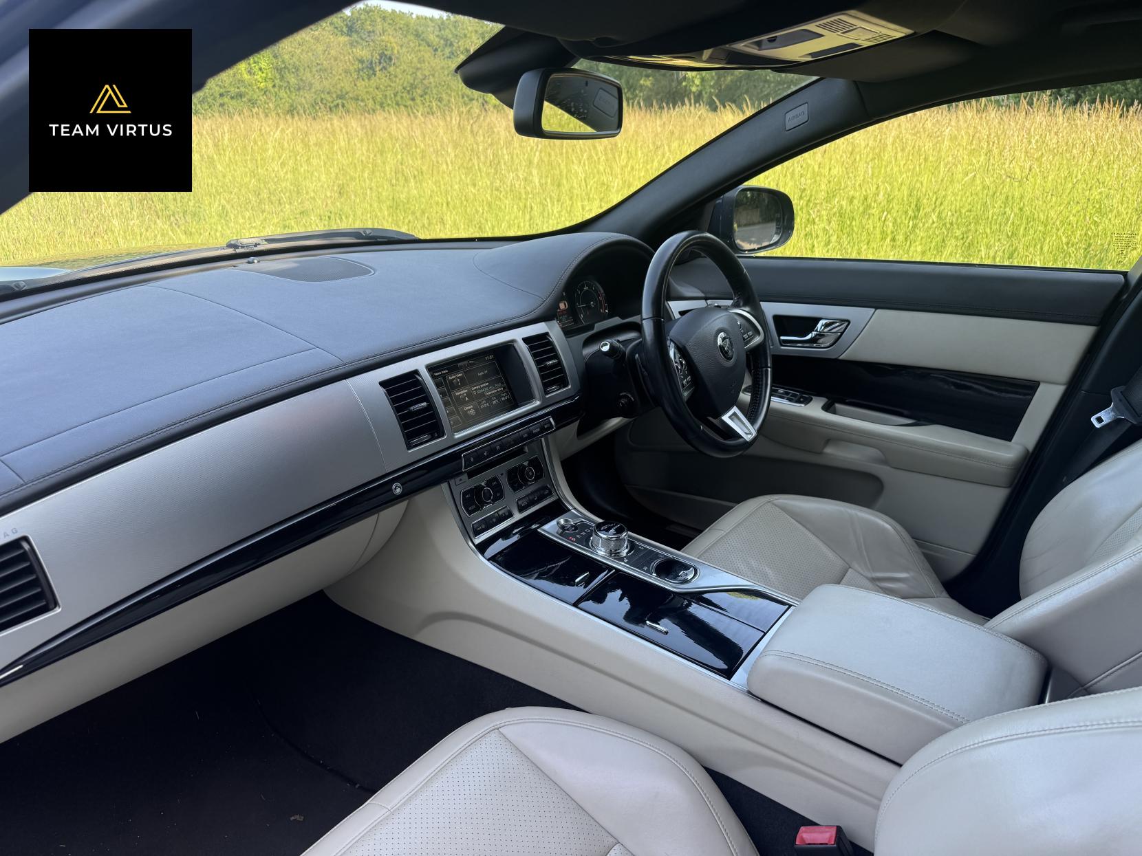 Jaguar XF 3.0d S V6 Premium Luxury Saloon 4dr Diesel Auto Euro 5 (s/s) (275 ps)