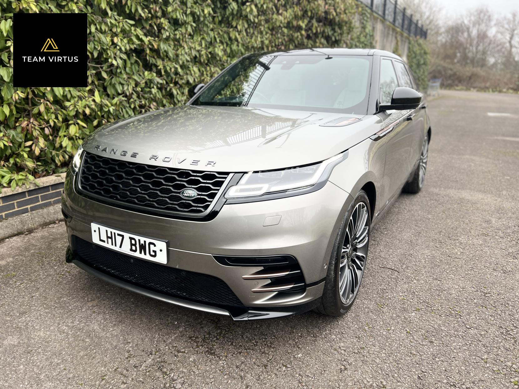 Land Rover Range Rover Velar 3.0 SD6 V6 First Edition SUV 5dr Diesel Auto 4WD Euro 6 (s/s) (300 ps)