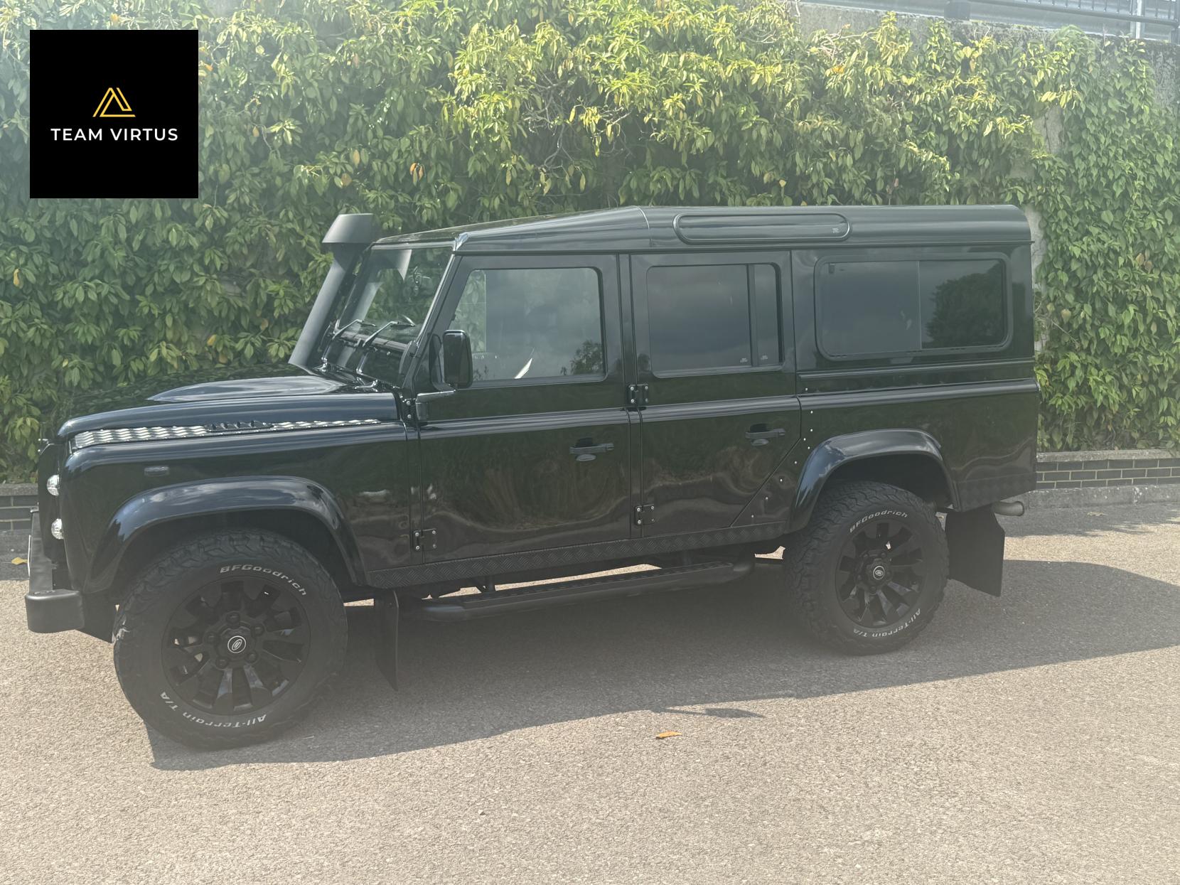 Land Rover Defender 110 2.2 TDCi XS SUV Double Cab 5dr Diesel Manual 4WD MWB Euro 5 (122 ps)