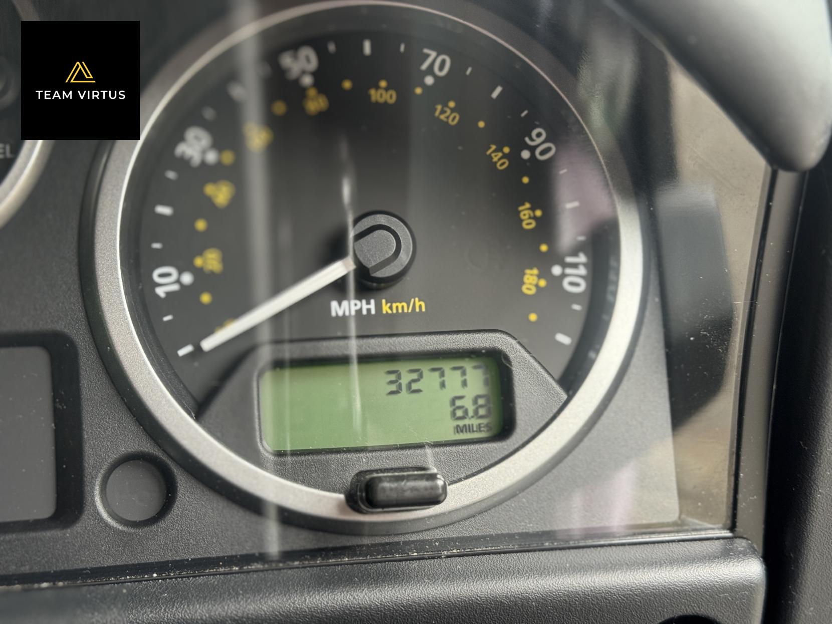 Land Rover Defender 90 2.2 TDCi Adventure SUV Double Cab 3dr Diesel Manual 4WD SWB Euro 5 (150 ps)
