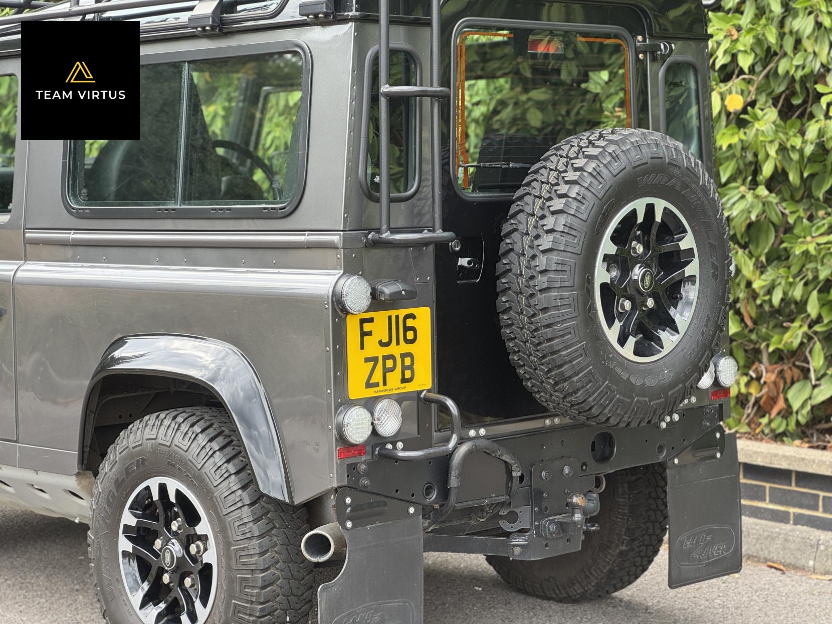 Land Rover Defender 90 2.2 TDCi Adventure SUV Double Cab 3dr Diesel Manual 4WD SWB Euro 5 (150 ps)