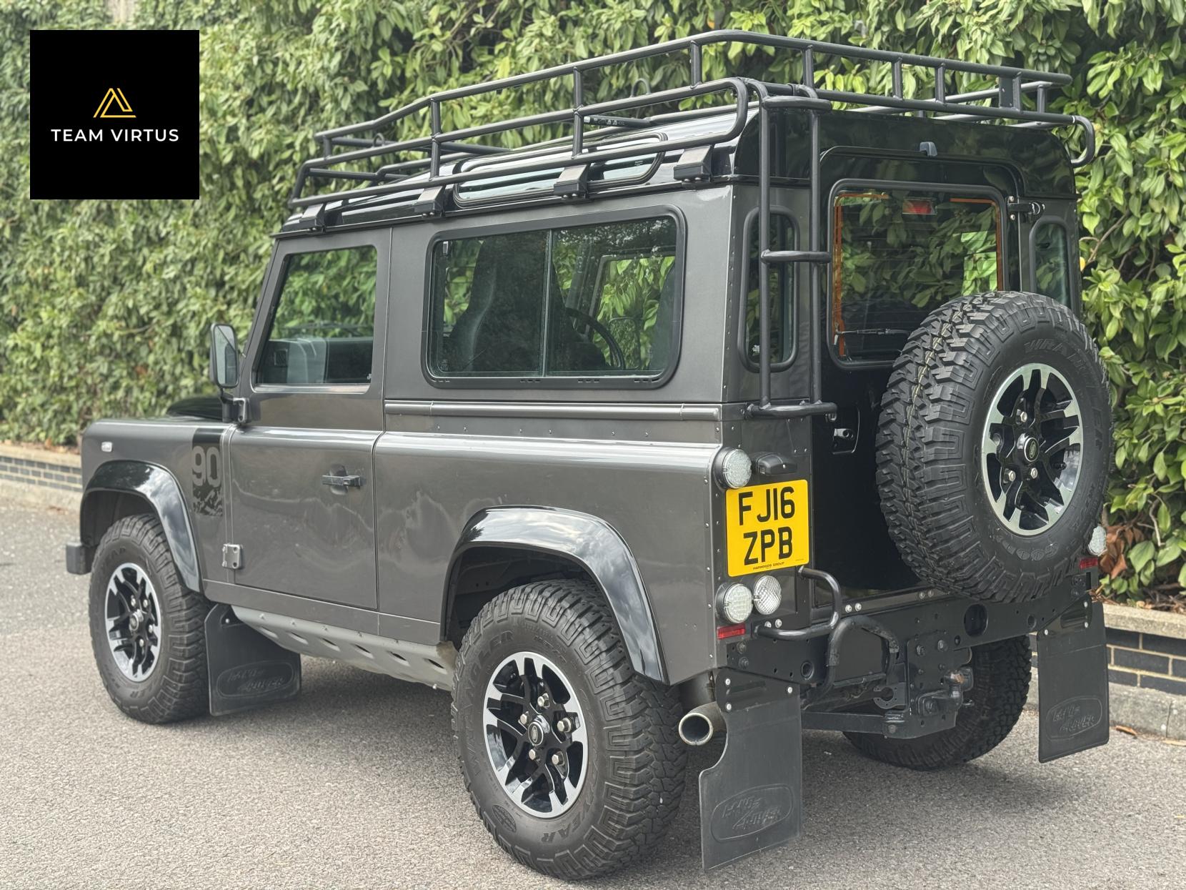 Land Rover Defender 90 2.2 TDCi Adventure SUV Double Cab 3dr Diesel Manual 4WD SWB Euro 5 (150 ps)