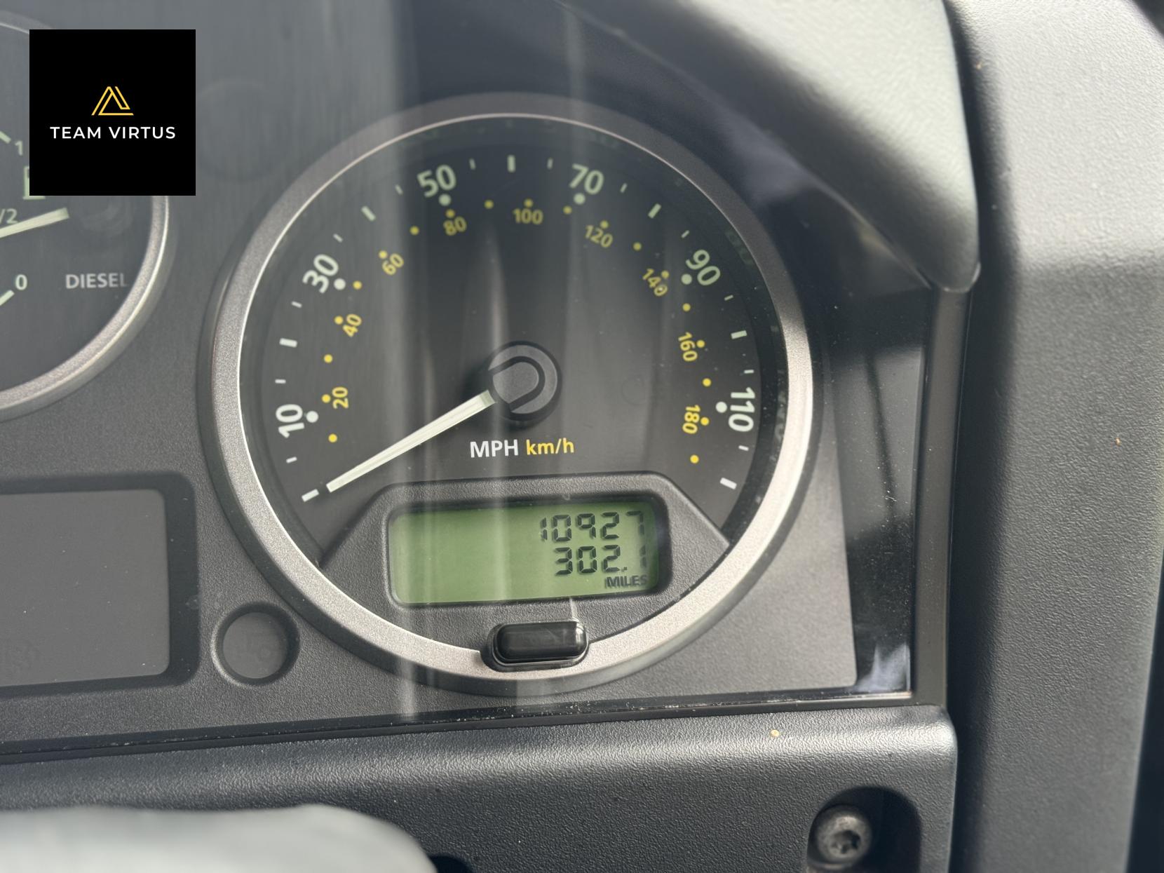 Land Rover Defender 90 2.2 TDCi XS SUV Double Cab 3dr Diesel Manual 4WD SWB Euro 5 (122 ps)