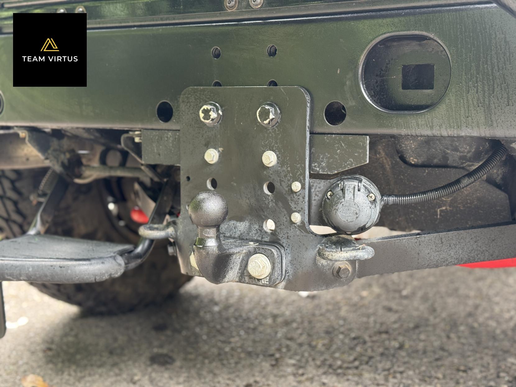 Land Rover Defender 90 2.2 TDCi XS SUV Double Cab 3dr Diesel Manual 4WD SWB Euro 5 (122 ps)