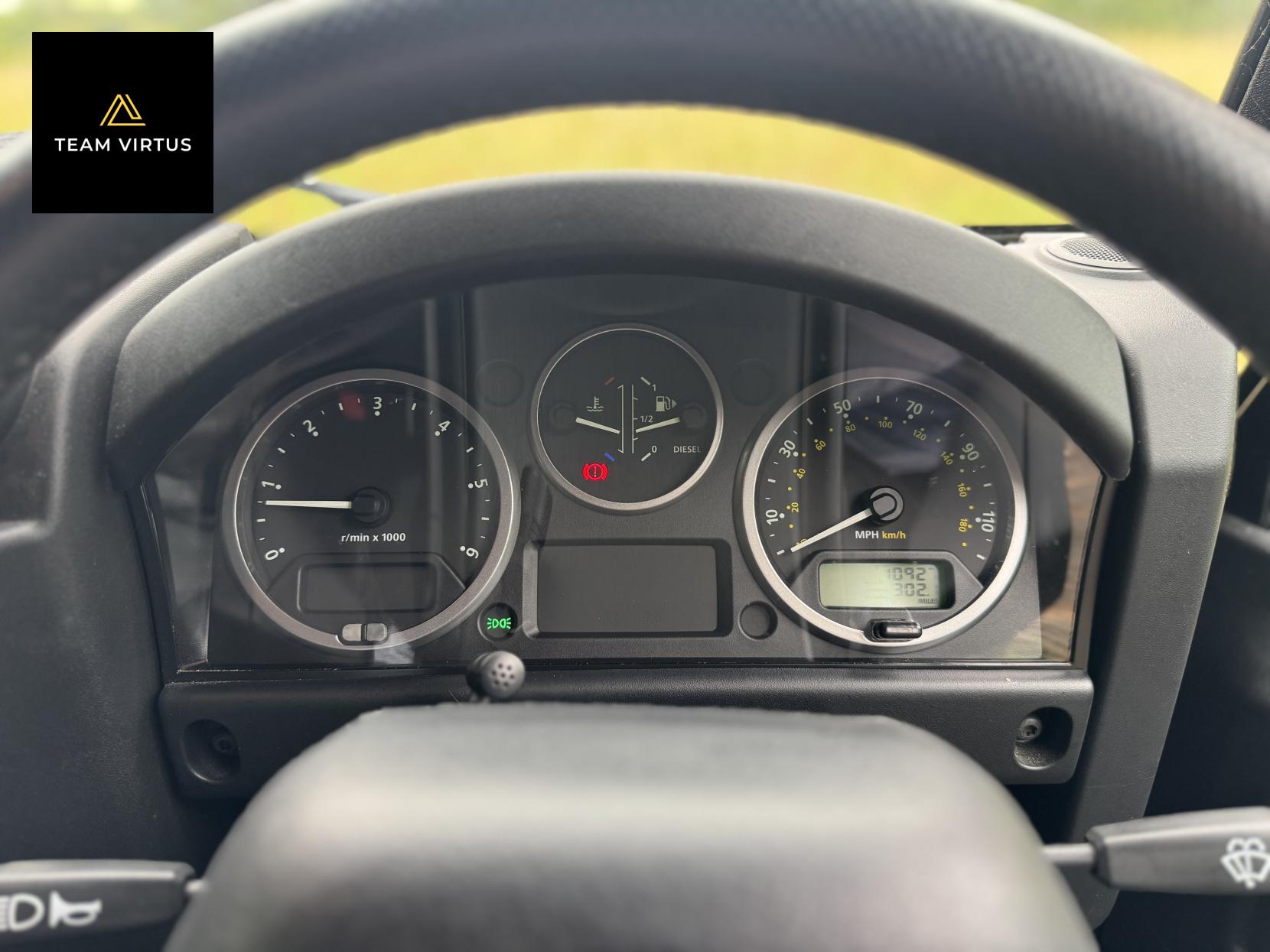 Land Rover Defender 90 2.2 TDCi XS SUV Double Cab 3dr Diesel Manual 4WD SWB Euro 5 (122 ps)