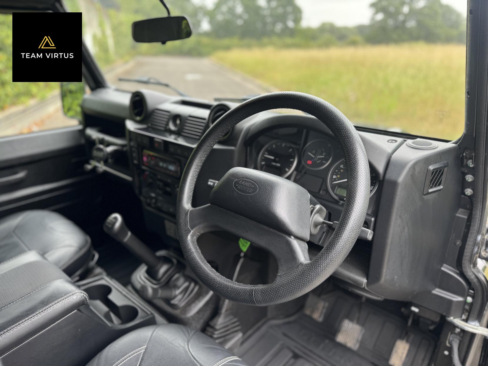 Land Rover Defender 90 2.2 TDCi XS SUV Double Cab 3dr Diesel Manual 4WD SWB Euro 5 (122 ps)