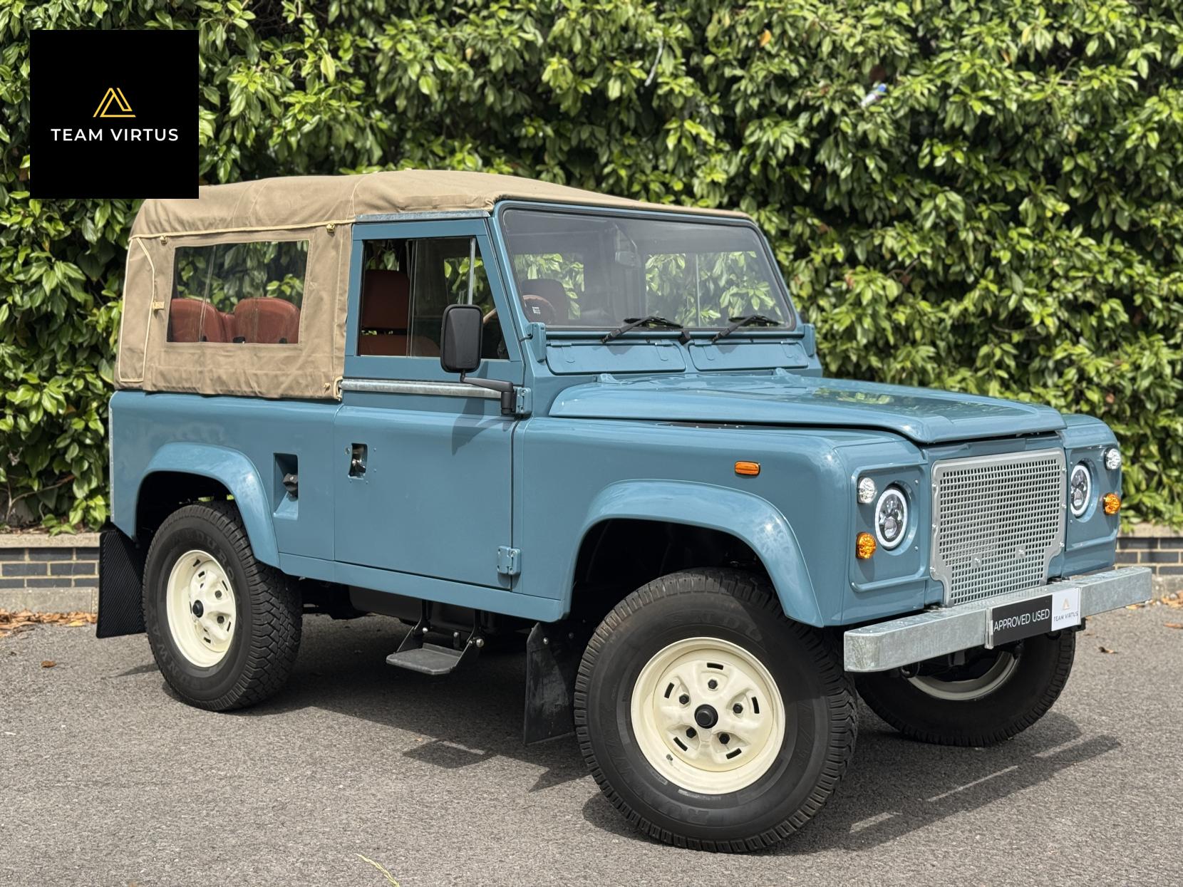 Land Rover Defender 90 2.5 TD5 Pickup 2dr Petrol Manual (83 bhp)