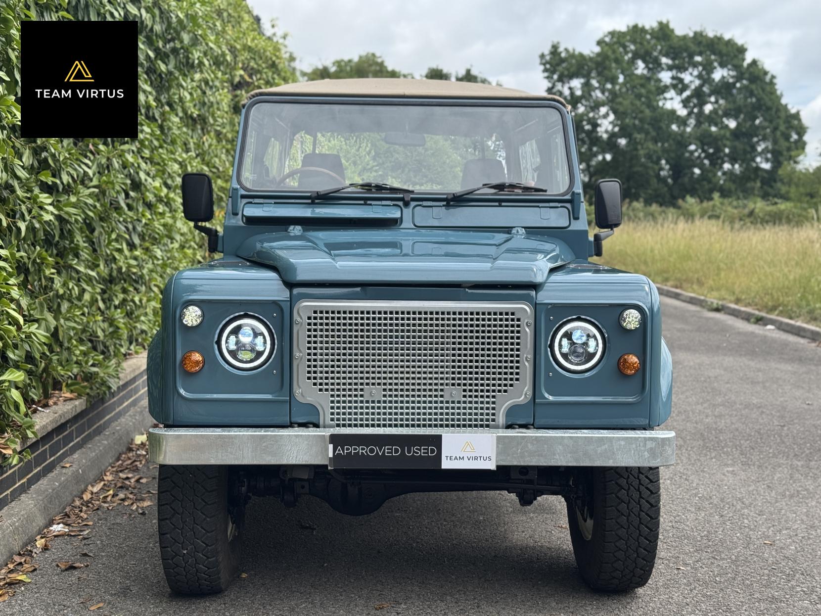 Land Rover Defender 90 2.5 TD5 Pickup 2dr Petrol Manual (83 bhp)